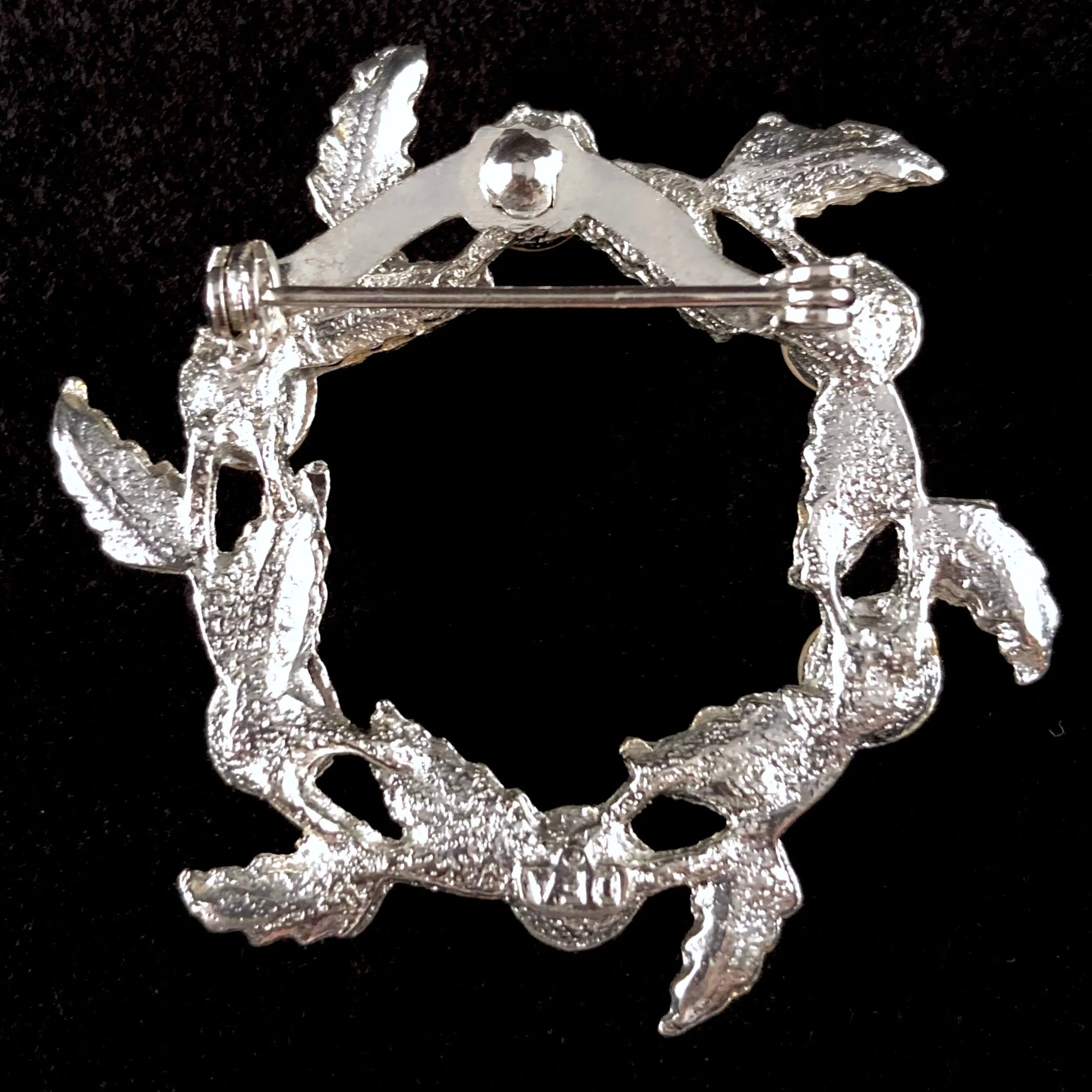 1960s DuBarry of Fifth Avenue Circle Pin