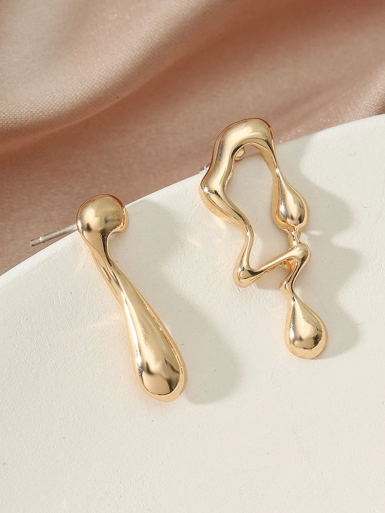 2pcs Structured Stud Earrings - Gold