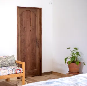ARCHED DOOR