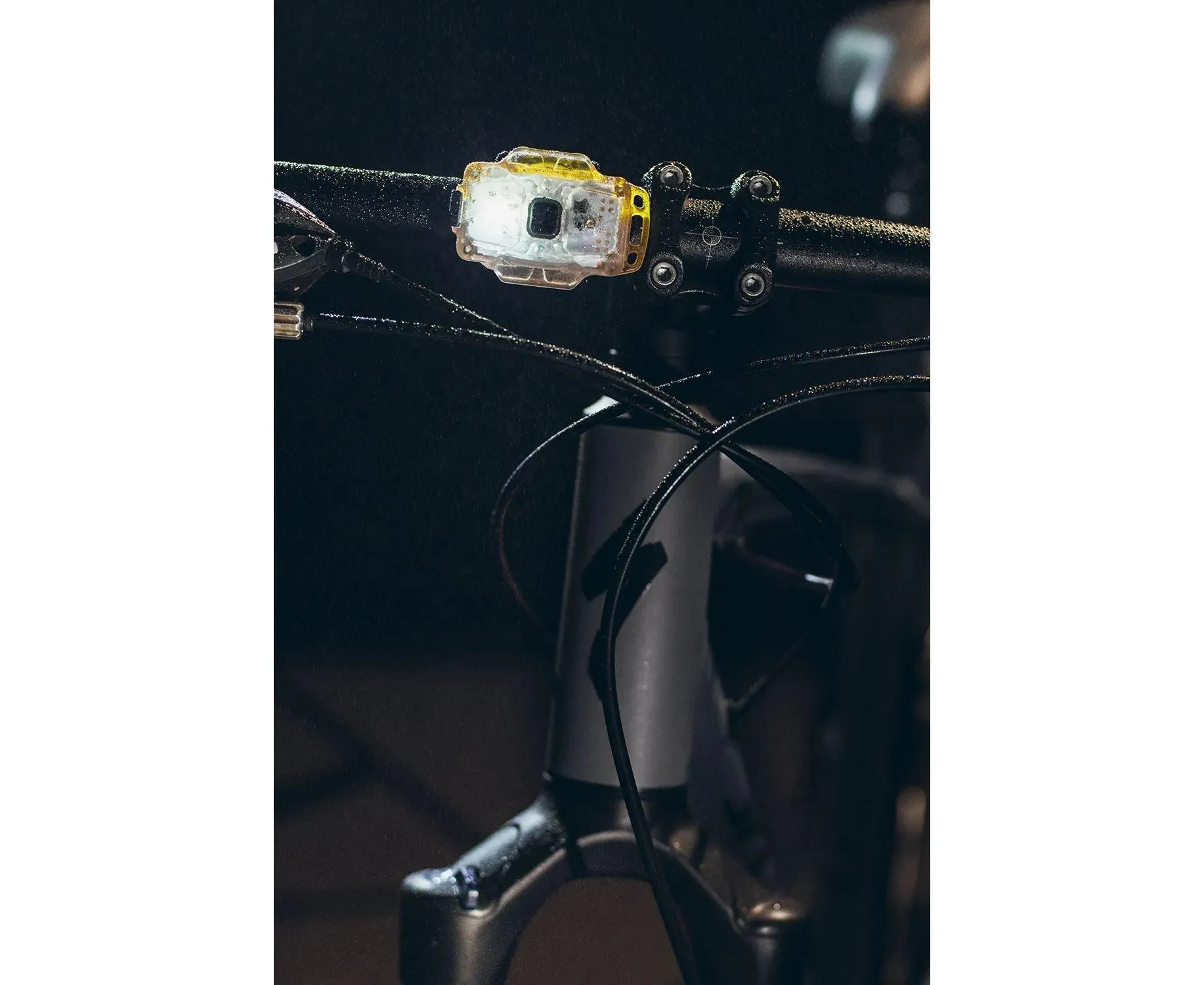 Armytek Crystal WRB — Monitoimilamppu 6-in-1