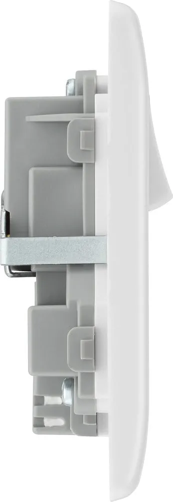 BG 822UAA12 White Round Edge 13A Double Socket   2xUSB A (12W)