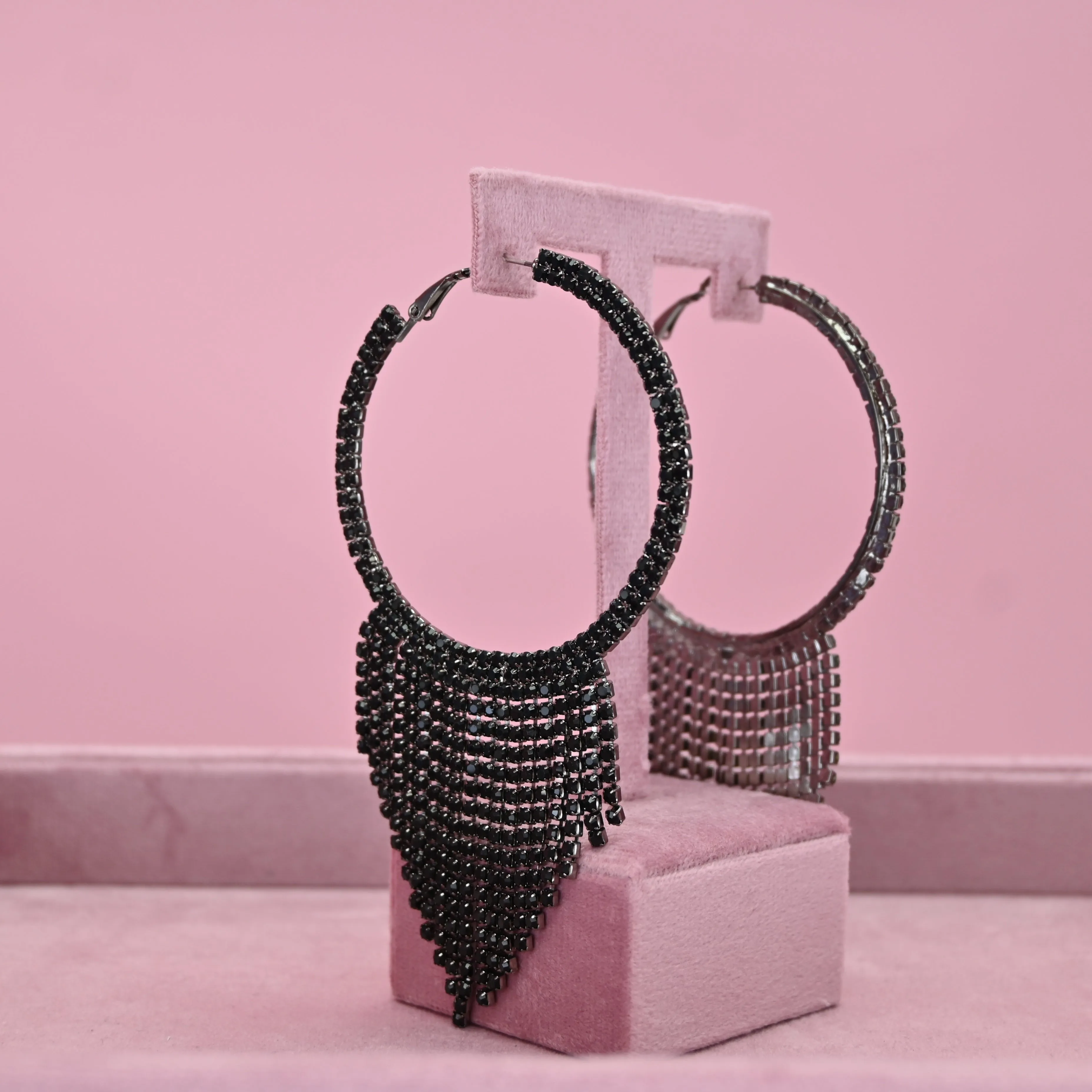 BLACK DANGLE HOOPS
