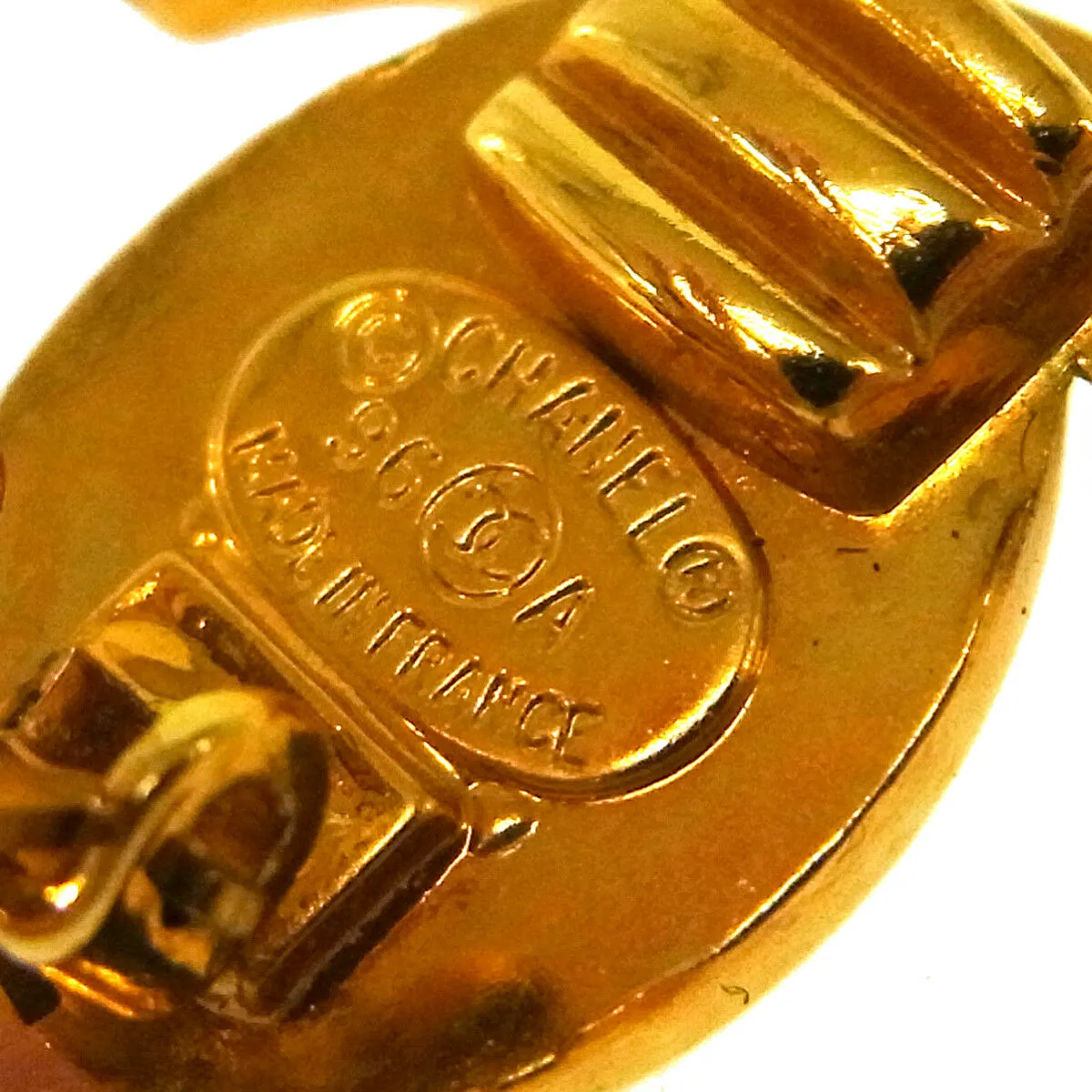 CHANEL Vintage CC Logos Turnlock Earrings 0.9 - 0.7 Clip-On AK25509d