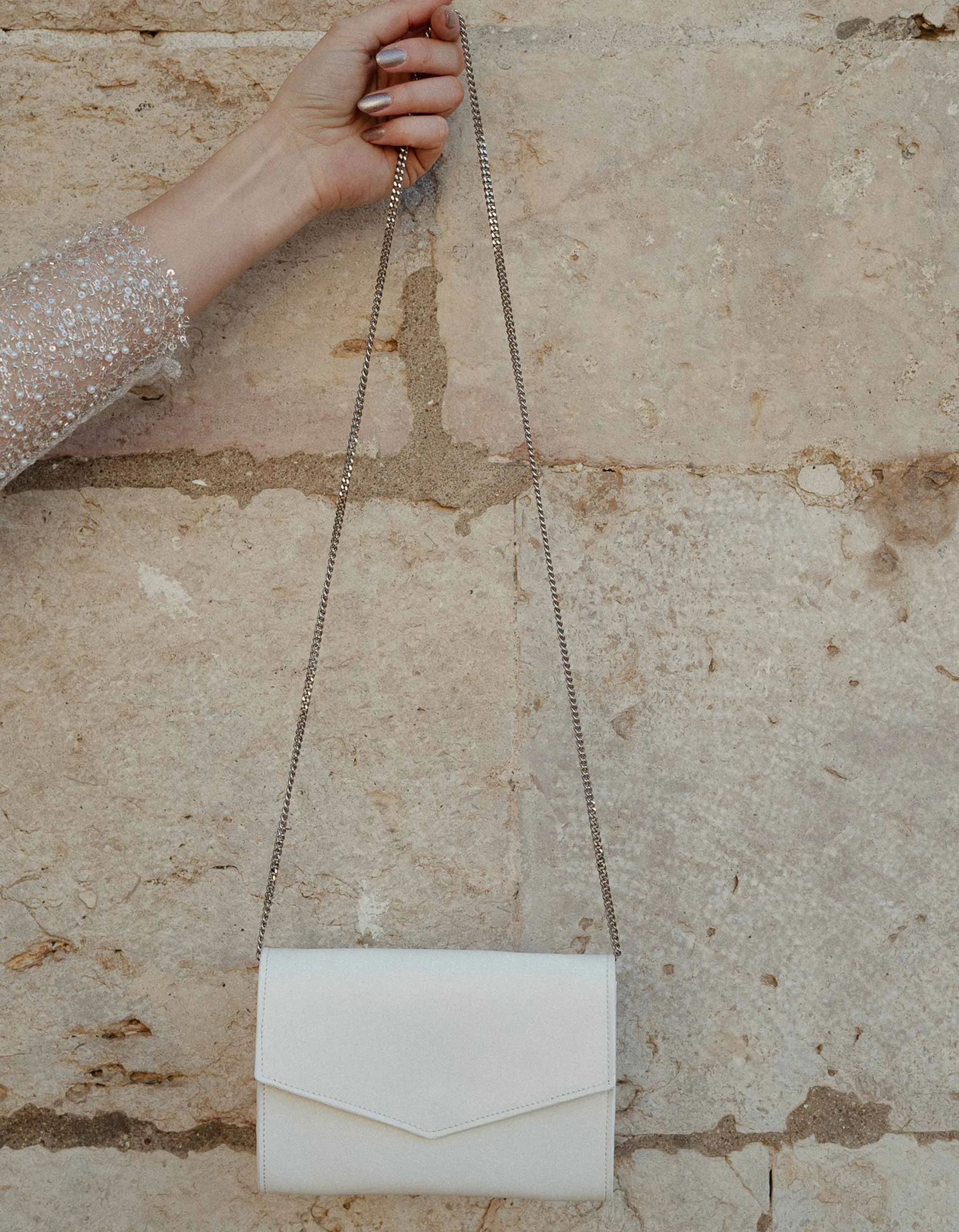 Constant Love Braut Clutch - Cremeweiss mit silberner Kette