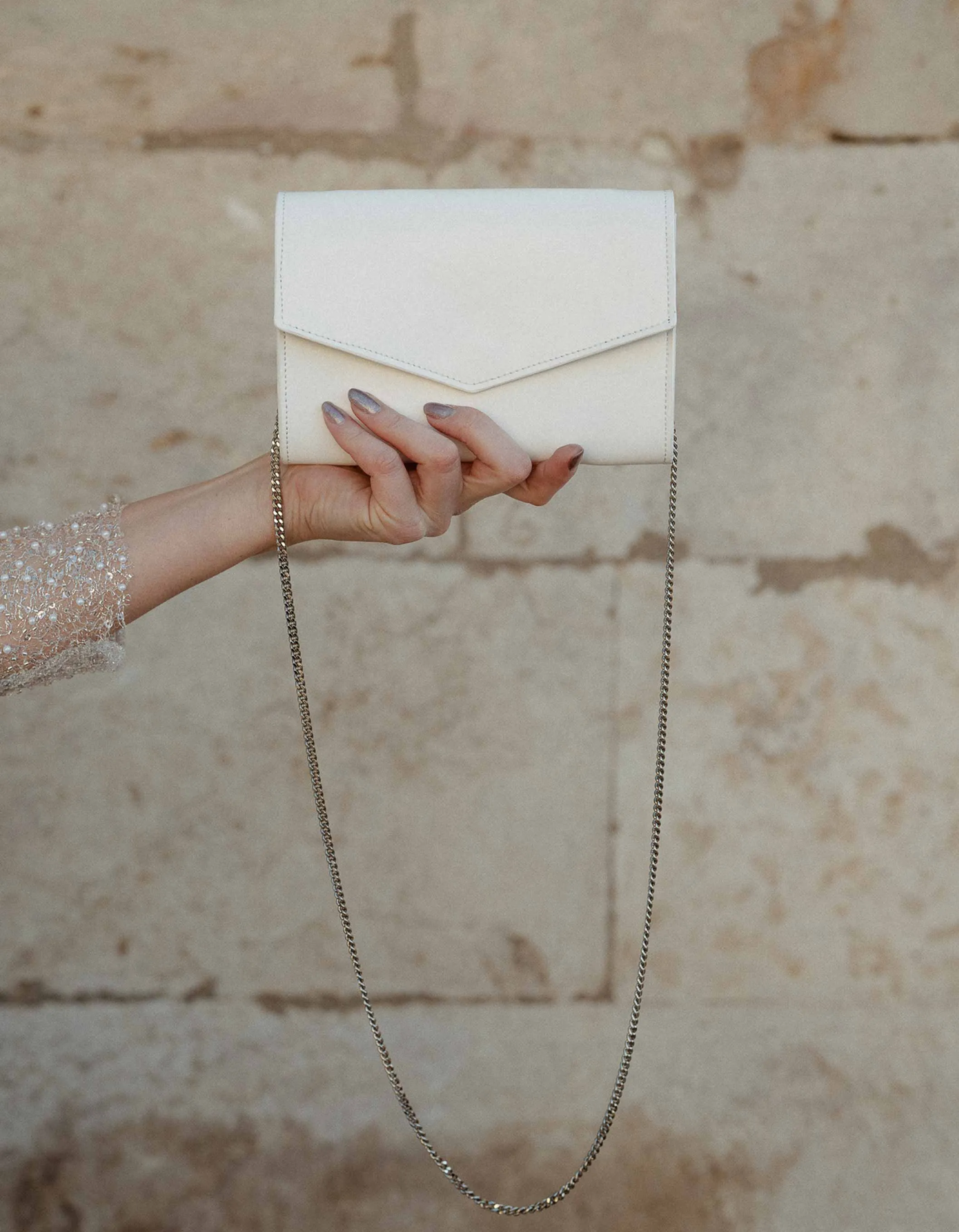 Constant Love Braut Clutch - Cremeweiss mit silberner Kette
