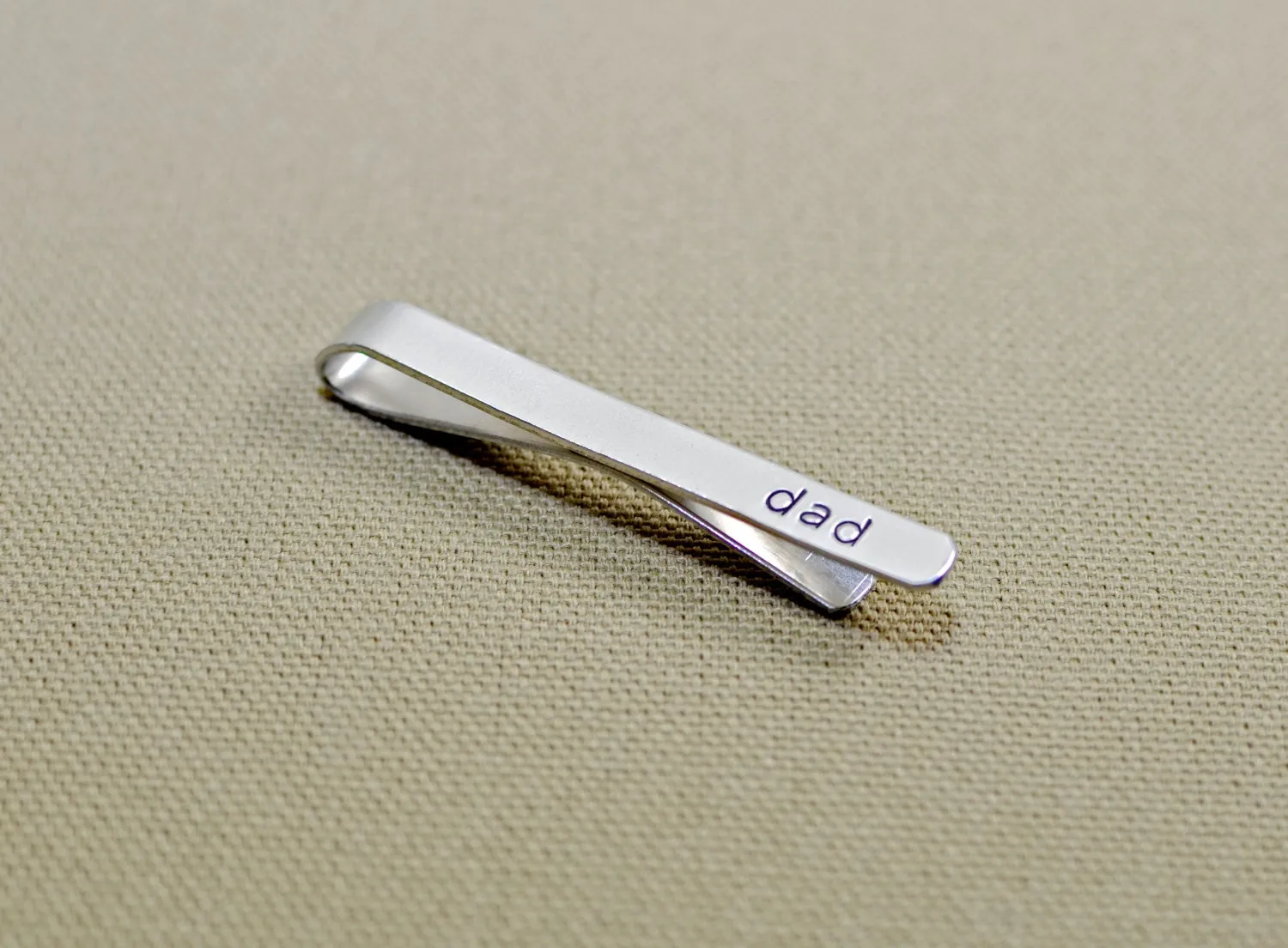 Dad tie bar in aluminum for you to personalize