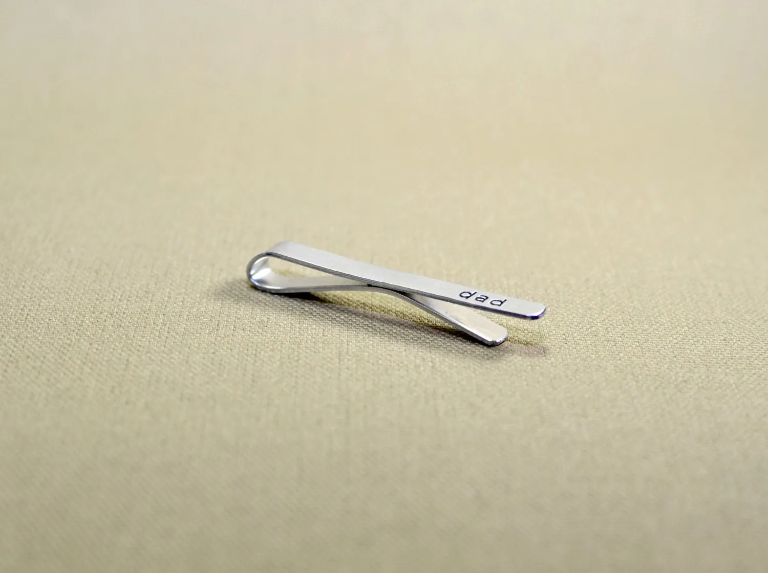 Dad tie bar in aluminum for you to personalize