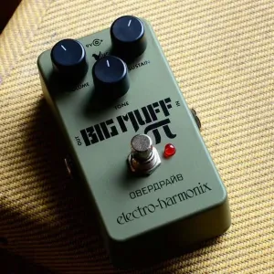 Electro-Harmonix Green Russian Big Muff Pi- Fuzz/Distortion/Sustainer