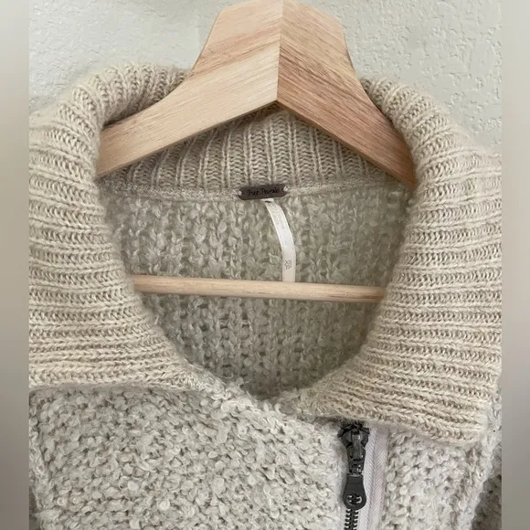 Free People Oversized Fuzzy Zip Front Sweater Cardigan ivory wool blend size XS