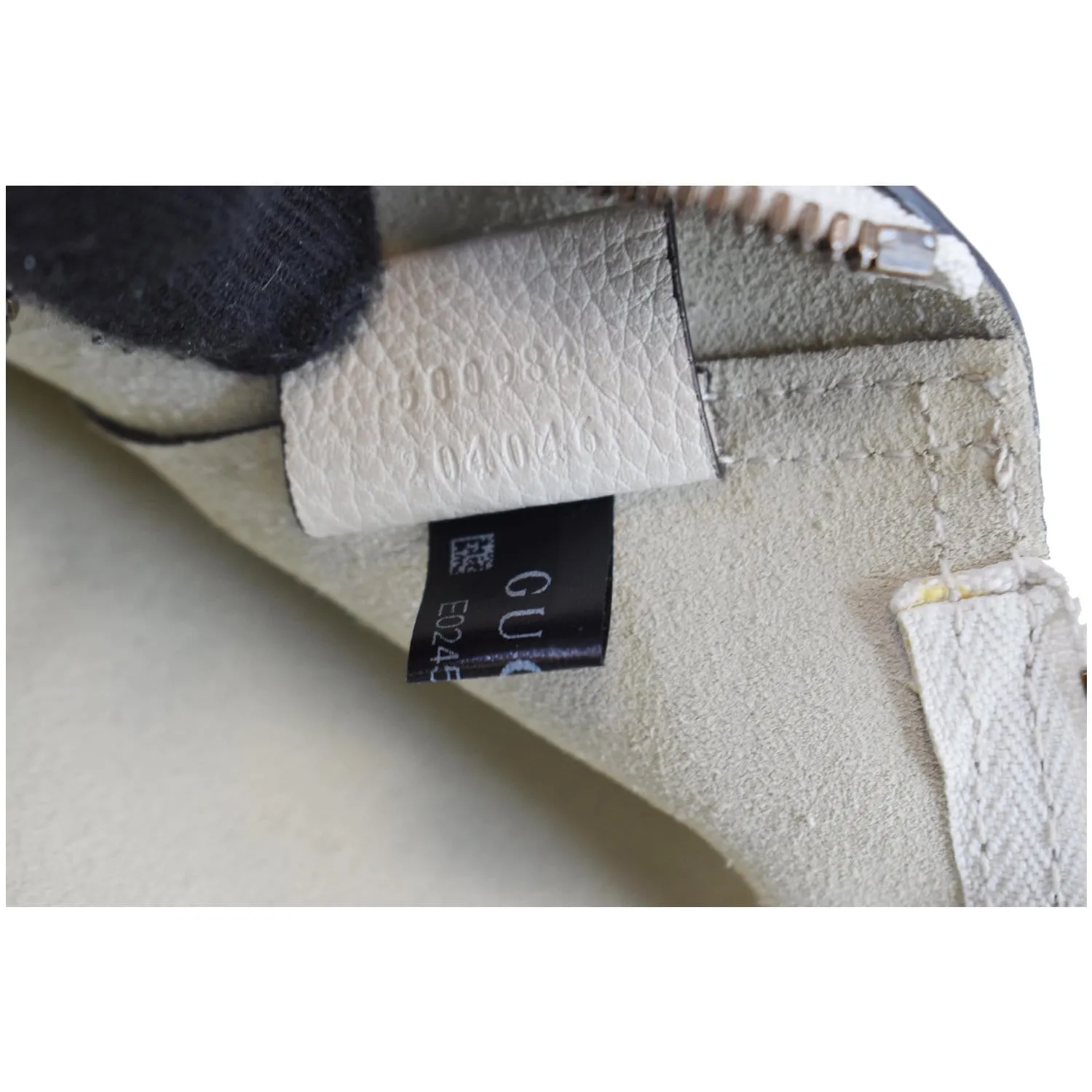 GUCCI Pebbled Leather Medium Logo Portfolio Clutch White 500984 - Last Call