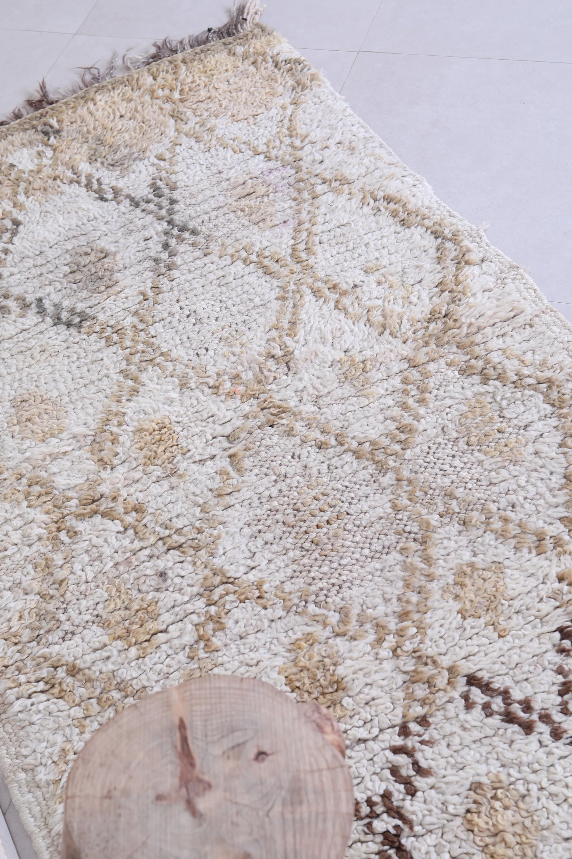 Handwoven Moroccan Rug – Subtle Neutral Elegance 3.2 x 5.9 FT