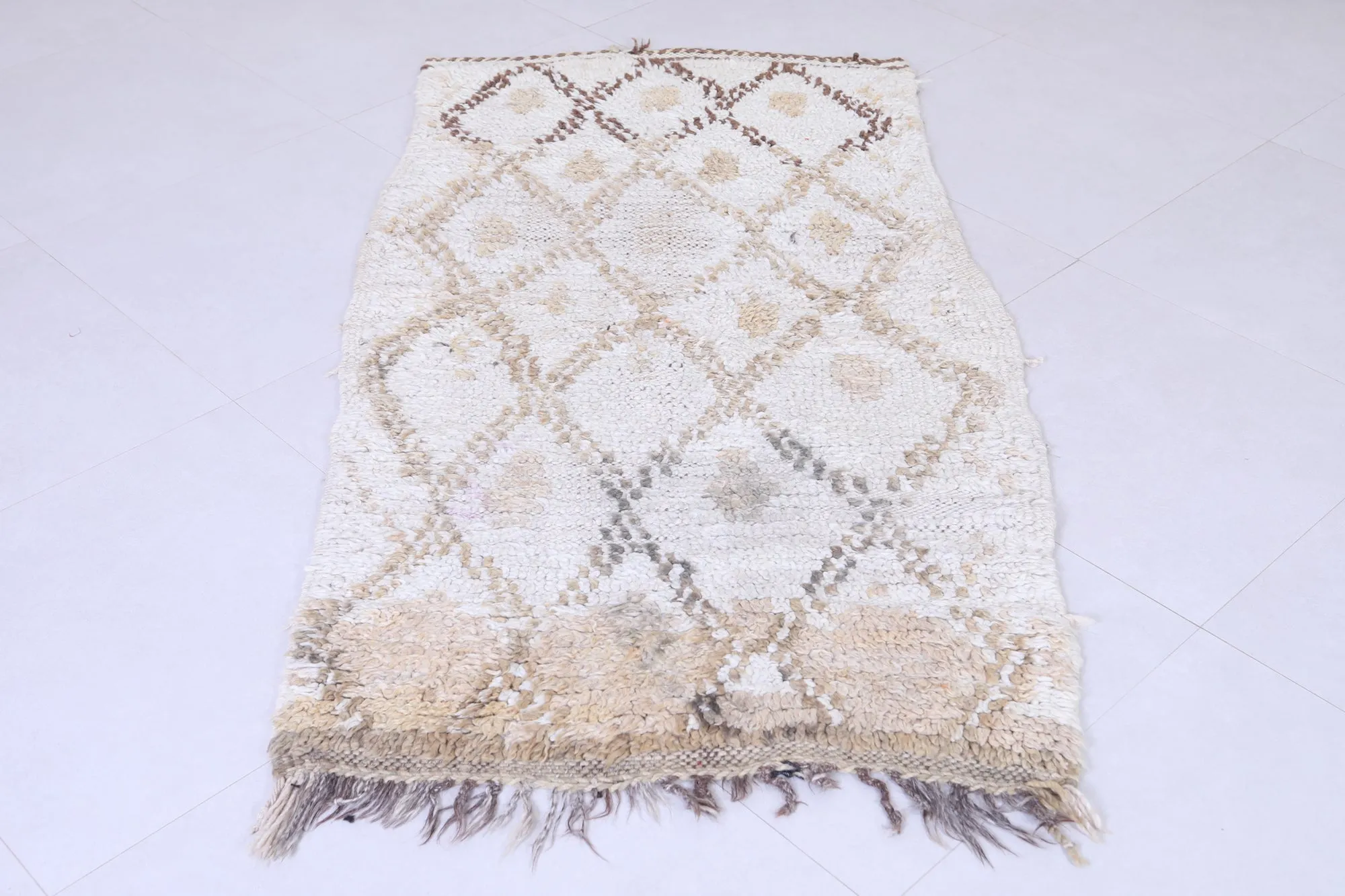 Handwoven Moroccan Rug – Subtle Neutral Elegance 3.2 x 5.9 FT