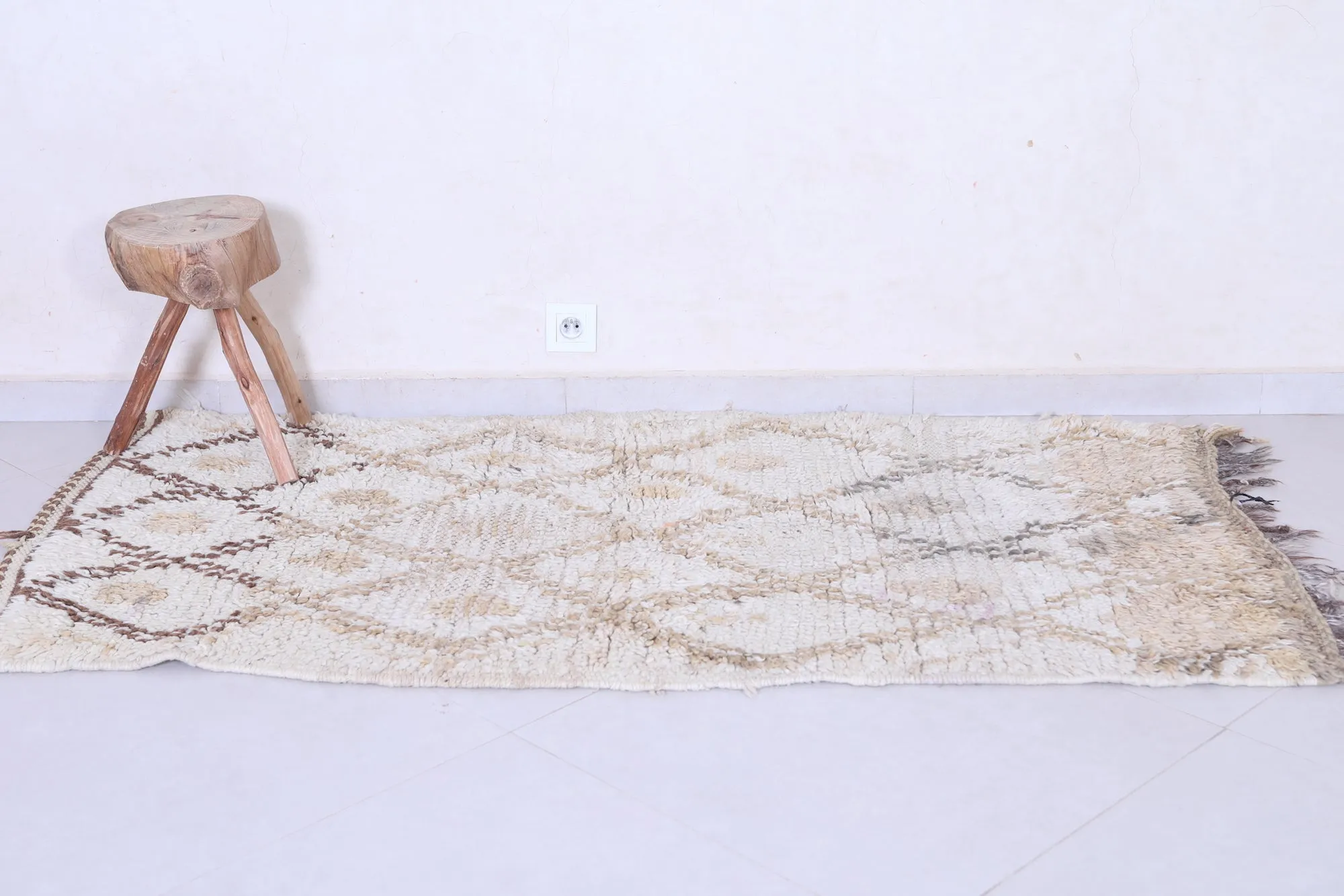 Handwoven Moroccan Rug – Subtle Neutral Elegance 3.2 x 5.9 FT
