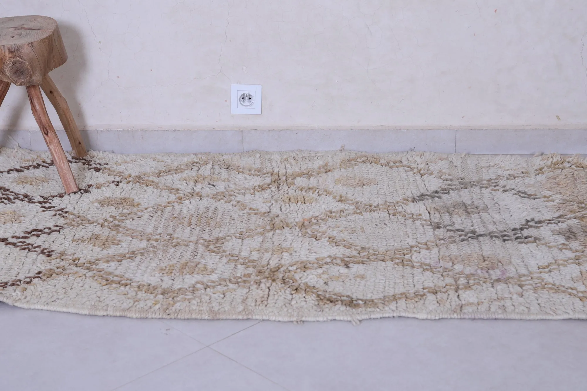 Handwoven Moroccan Rug – Subtle Neutral Elegance 3.2 x 5.9 FT