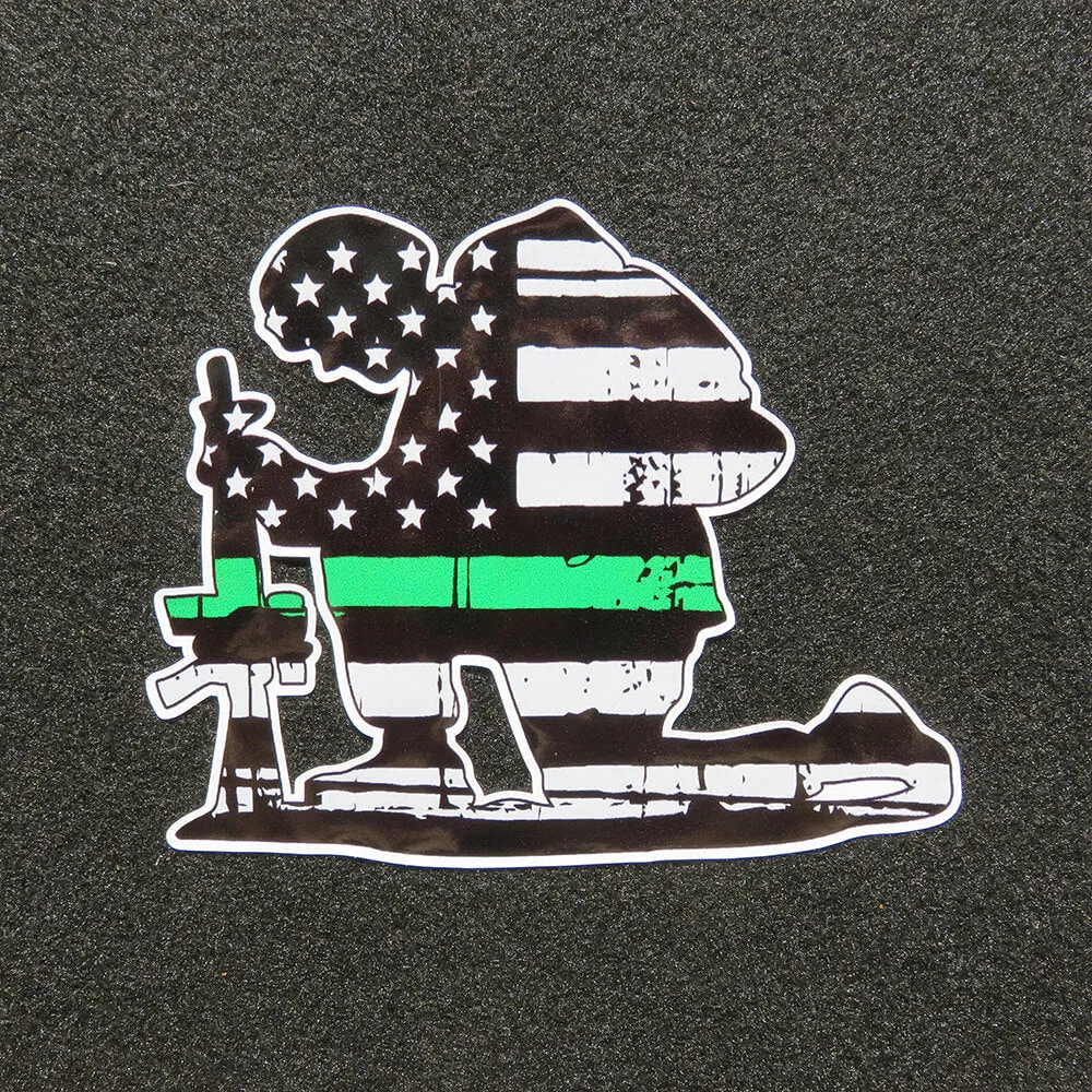 Kneeling Soldier Thin Green Line Vinyl Decal