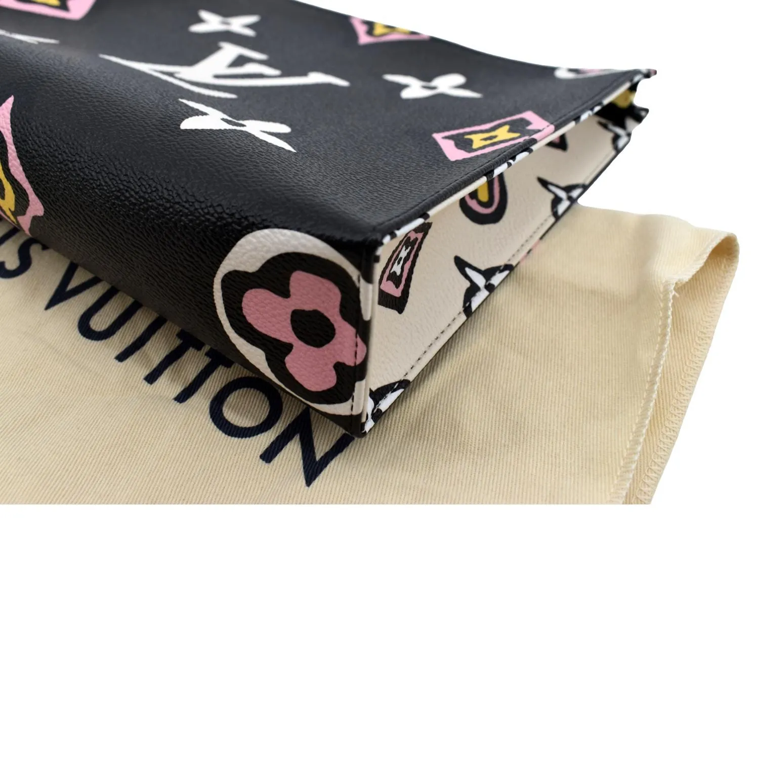 LOUIS VUITTON Wild At Heart Toiletry 26 Monogram Giant Cosmetics Pouch Black