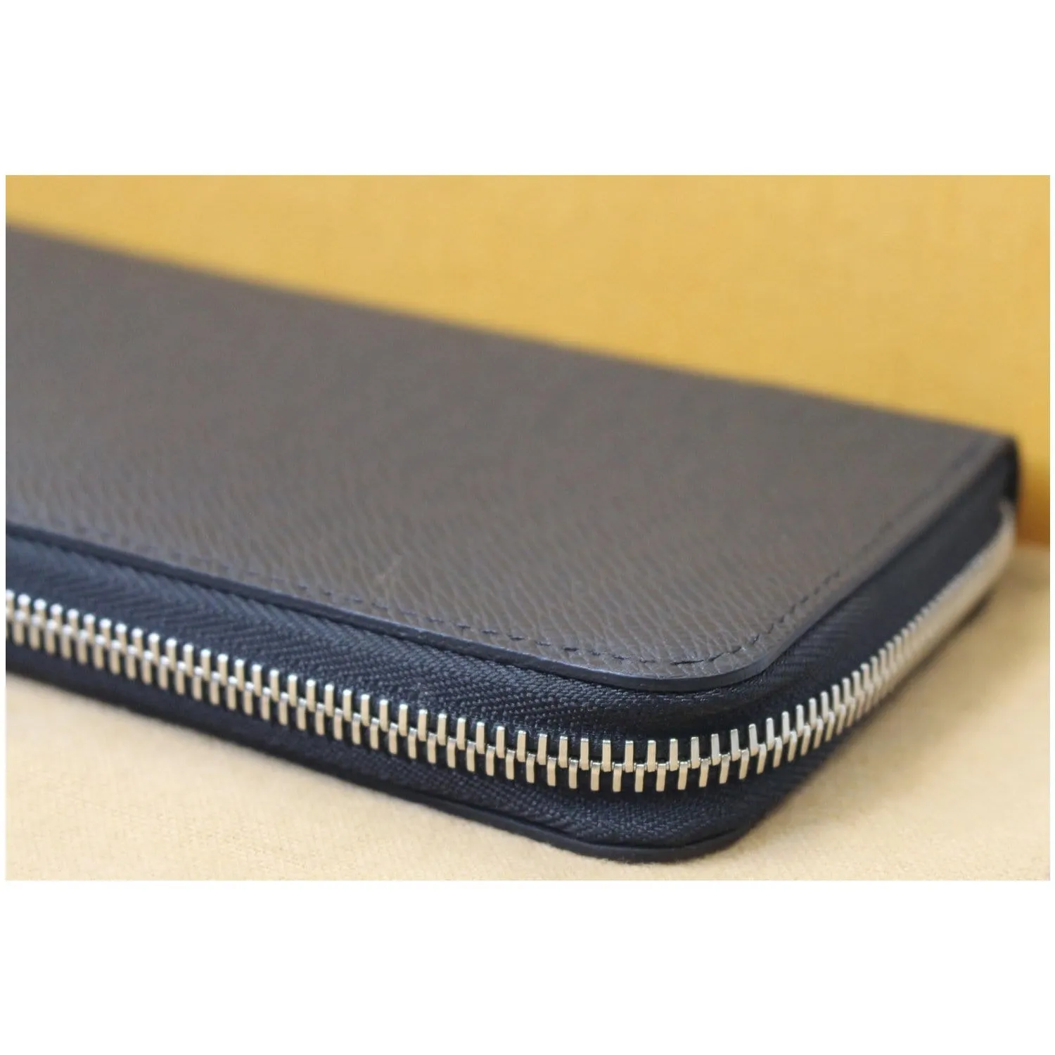 LOUIS VUITTON Zippy Vertical Taiga Long Wallet Black