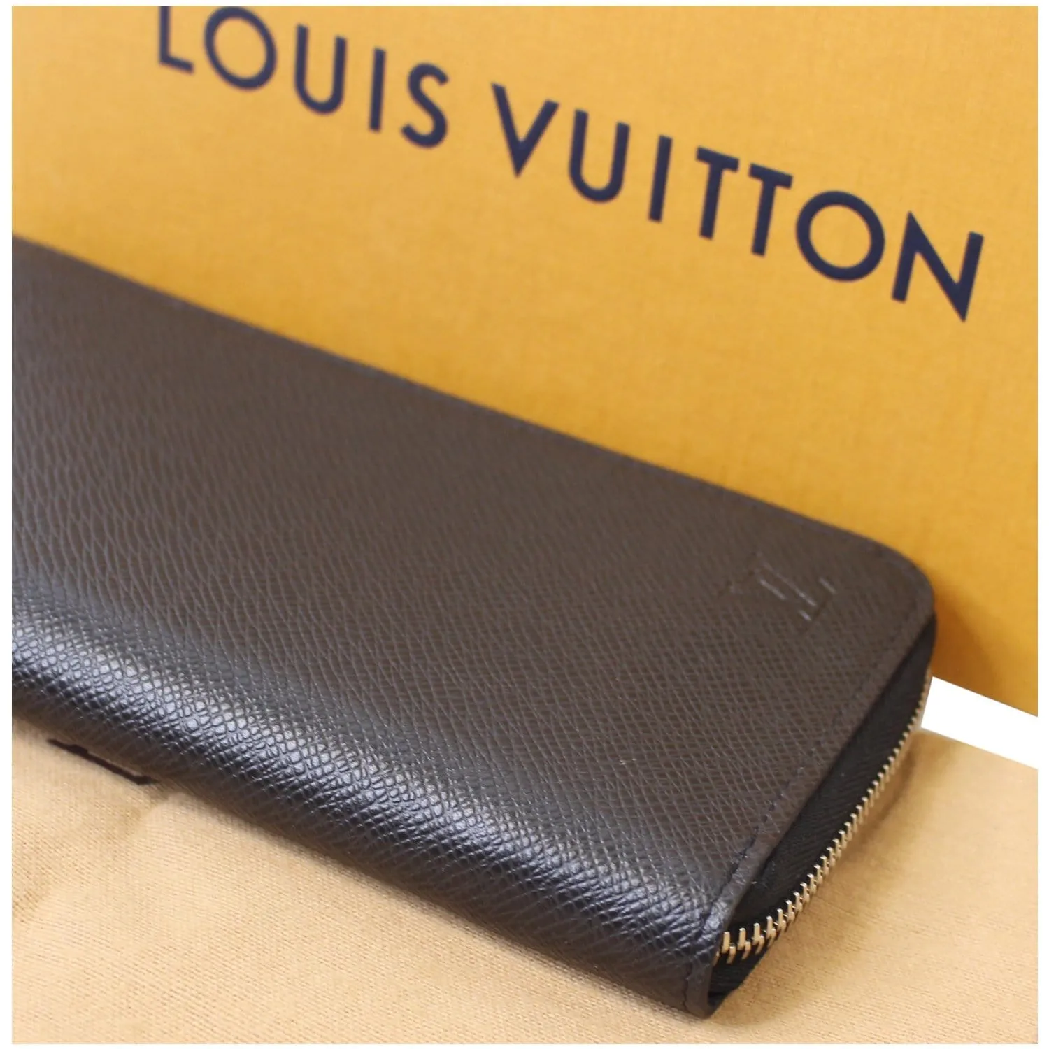 LOUIS VUITTON Zippy Vertical Taiga Long Wallet Black