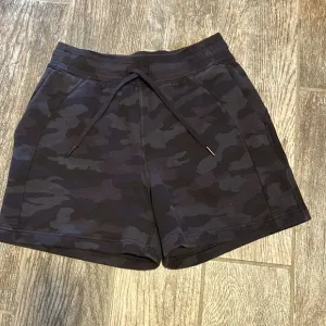 Lulu lemon Scuba High-Rise Short 5&quot;