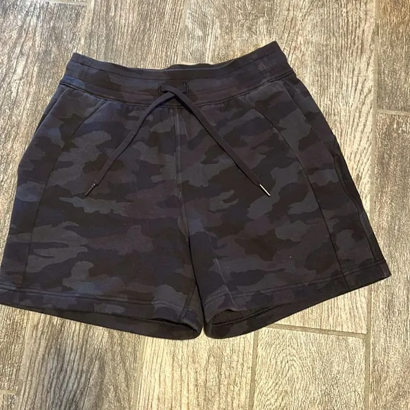 Lulu lemon Scuba High-Rise Short 5&quot;