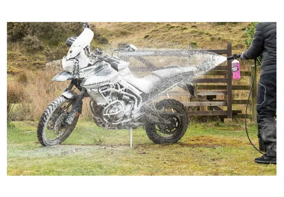 MUC-OFF Pressure washer bundle