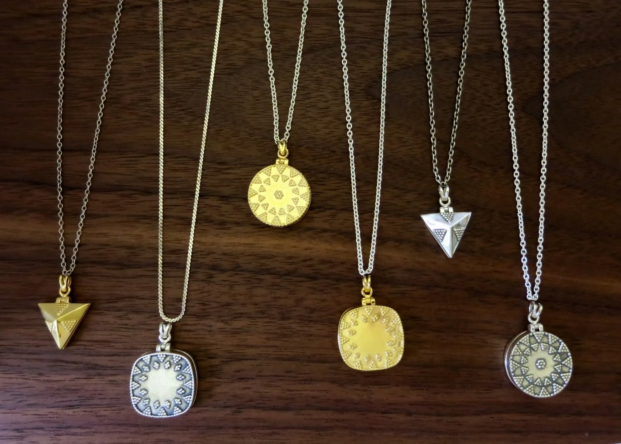 NEW! Exquisite square locket pendant