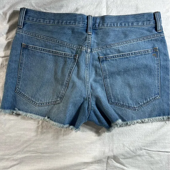 New Madewell mid rise sits on hips with a roomy leg size W 30 3 inch inseam. NWT