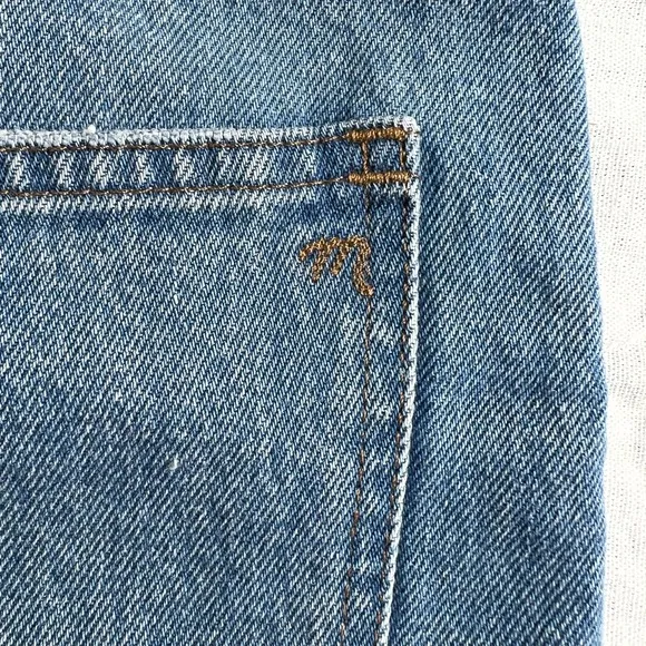 New Madewell mid rise sits on hips with a roomy leg size W 30 3 inch inseam. NWT