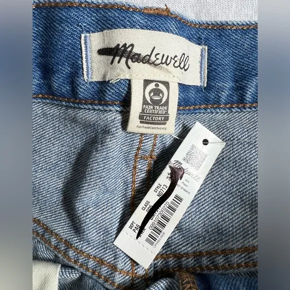 New Madewell mid rise sits on hips with a roomy leg size W 30 3 inch inseam. NWT