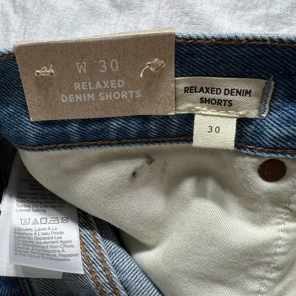 New Madewell mid rise sits on hips with a roomy leg size W 30 3 inch inseam. NWT