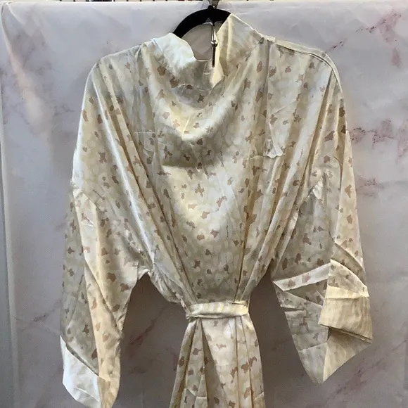 NWT Show Me Your MuMu a Harlow Robe A spotted print One-Size