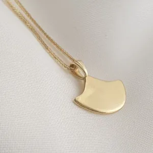 Organic Elegance: Sleek Curve 14K Gold Pendant Necklace