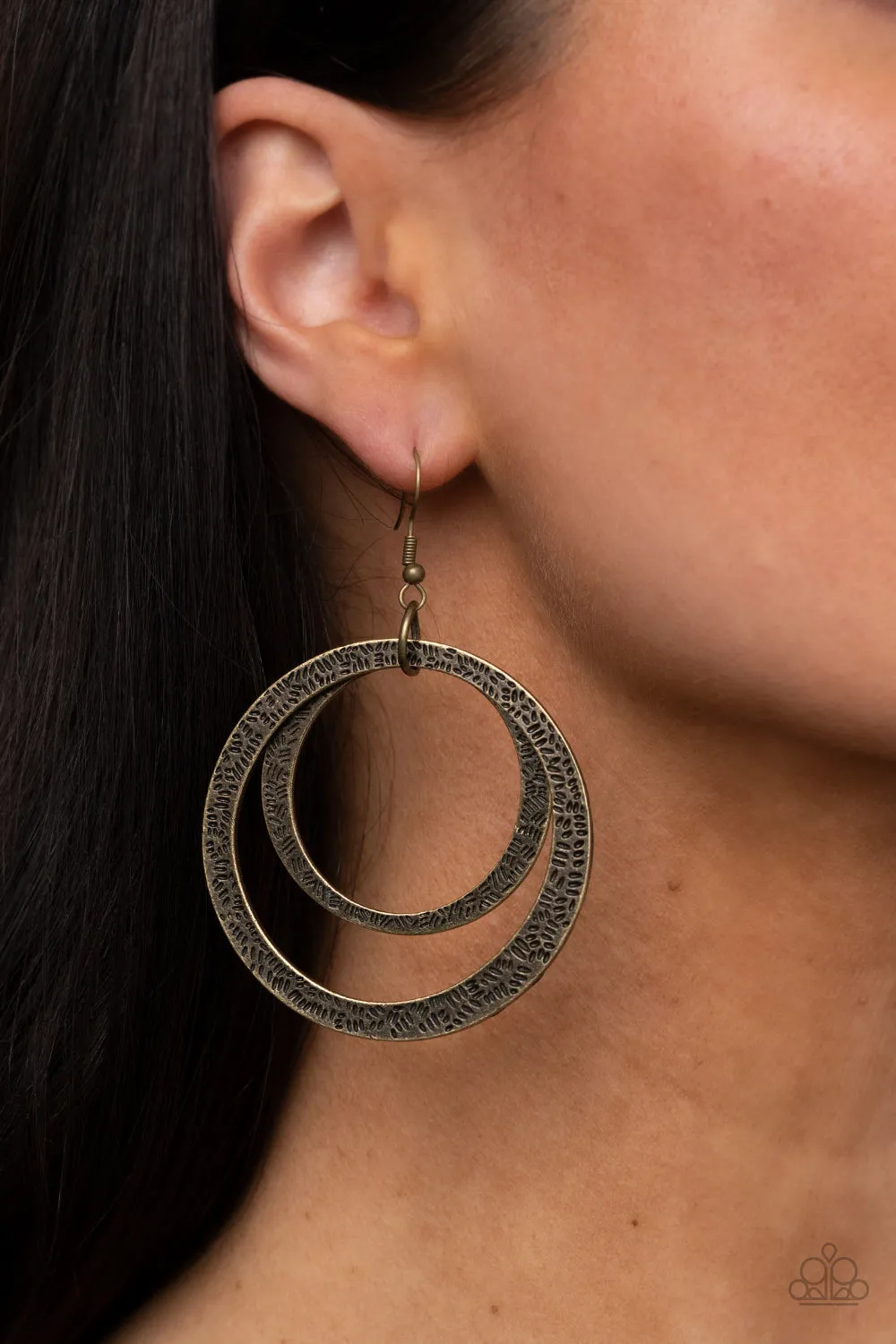 Paparazzi - Rounded Out - Brass Earrings