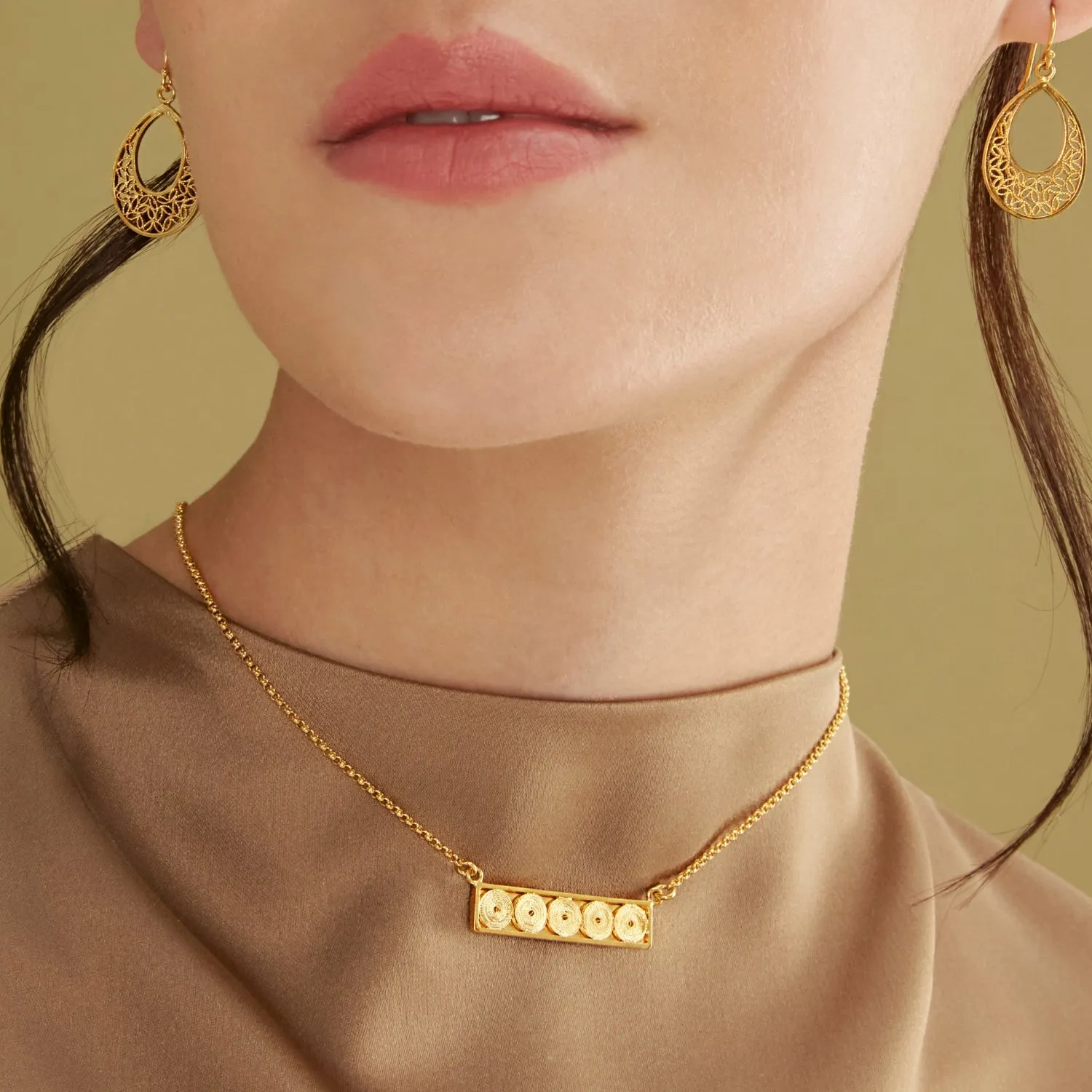RIVER GOLD PENDANT NECKLACE ENGRAVABLE FILIGREE