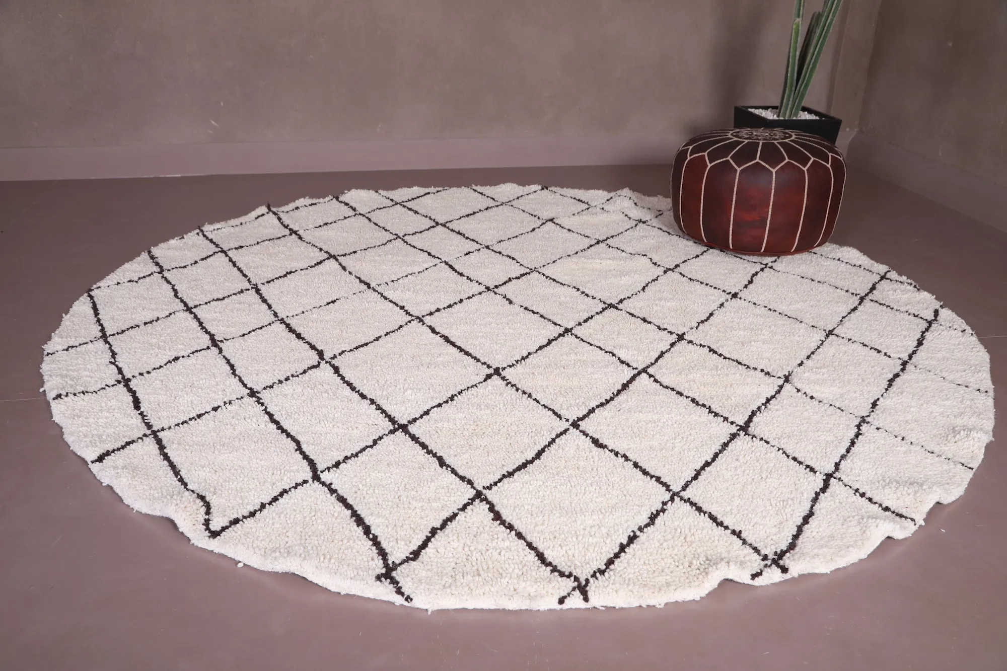 Round handmade rug - custom rounded berber rug