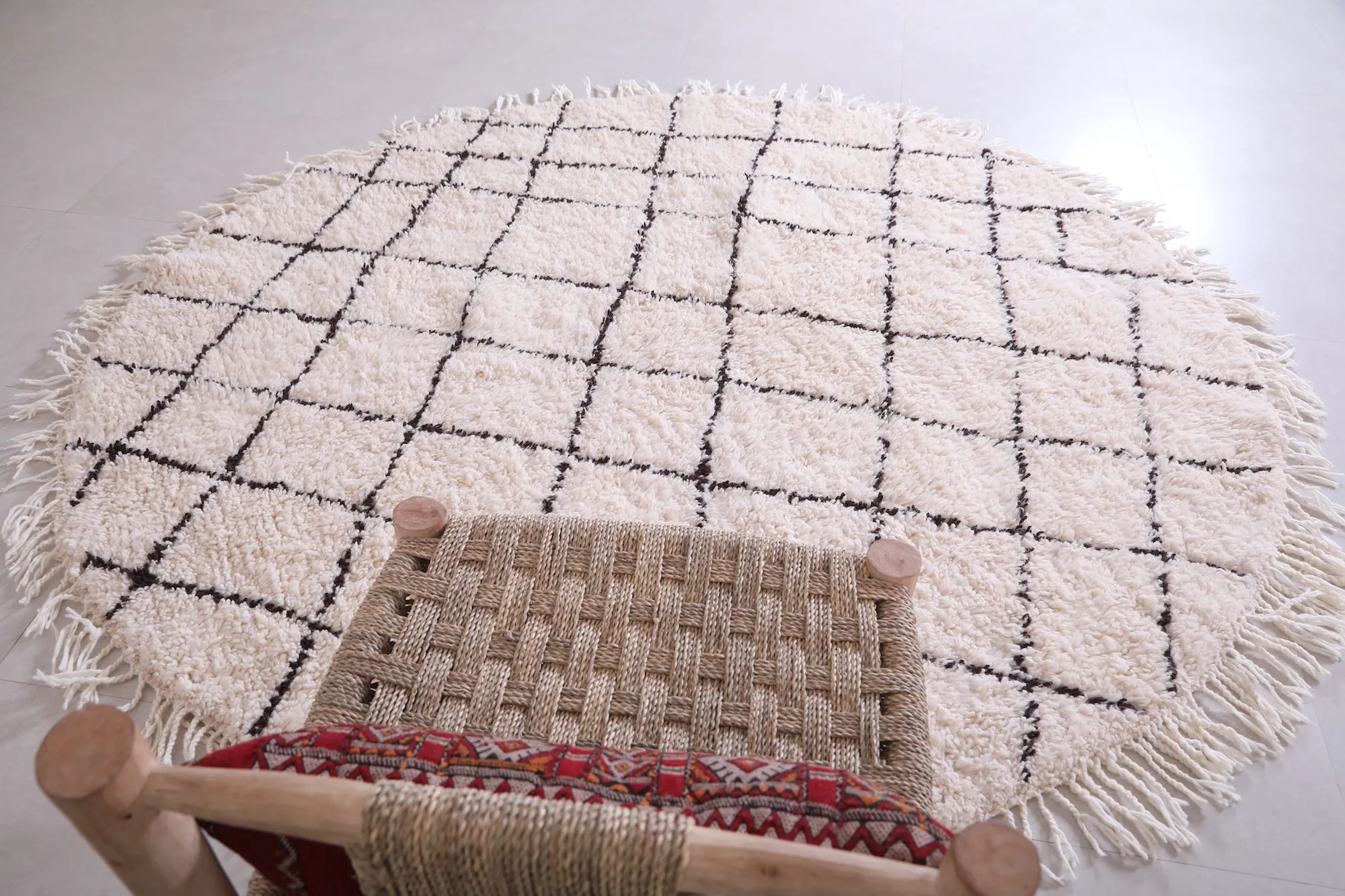 Round handmade rug - custom rounded berber rug