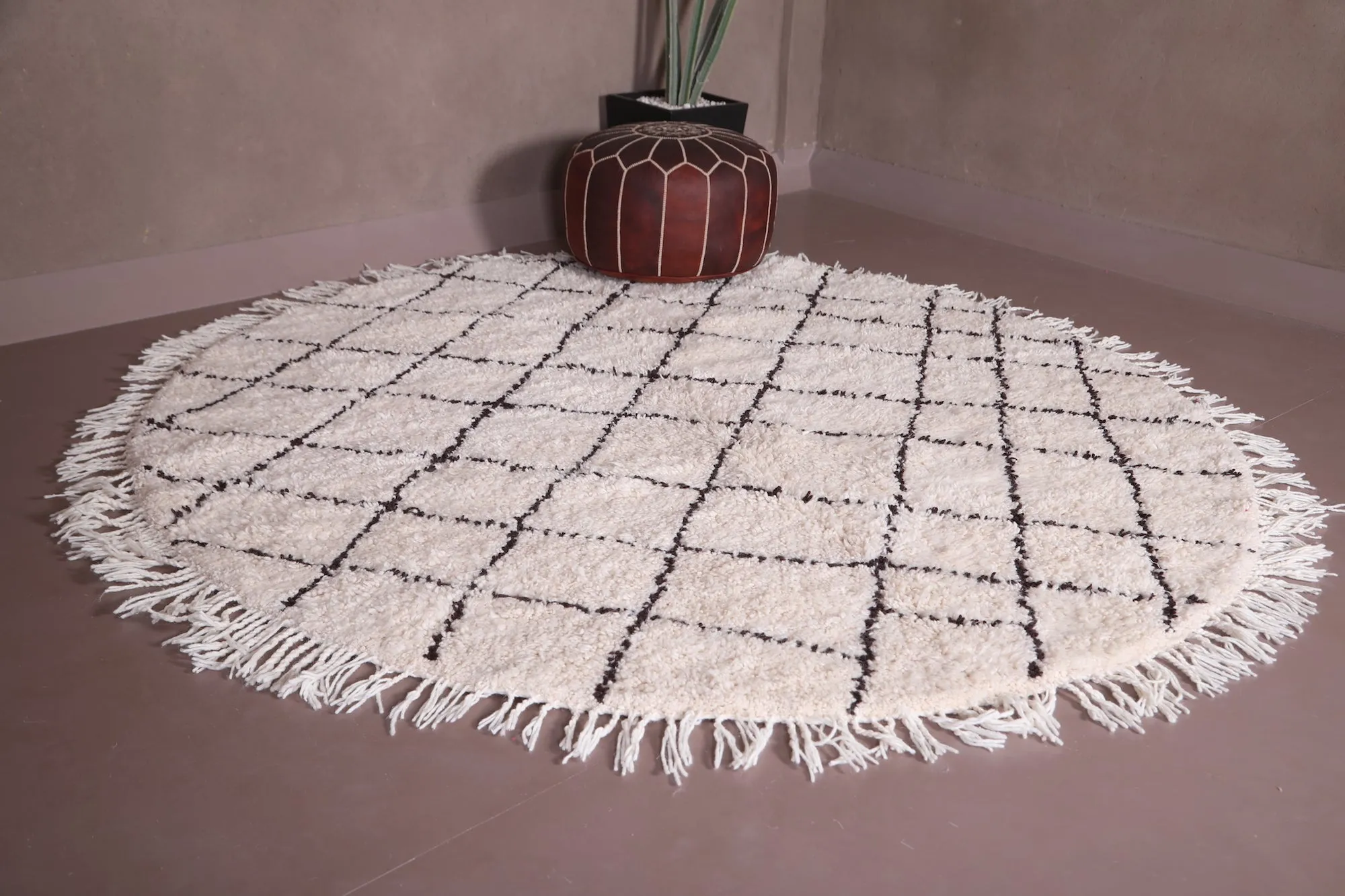 Round handmade rug - custom rounded berber rug
