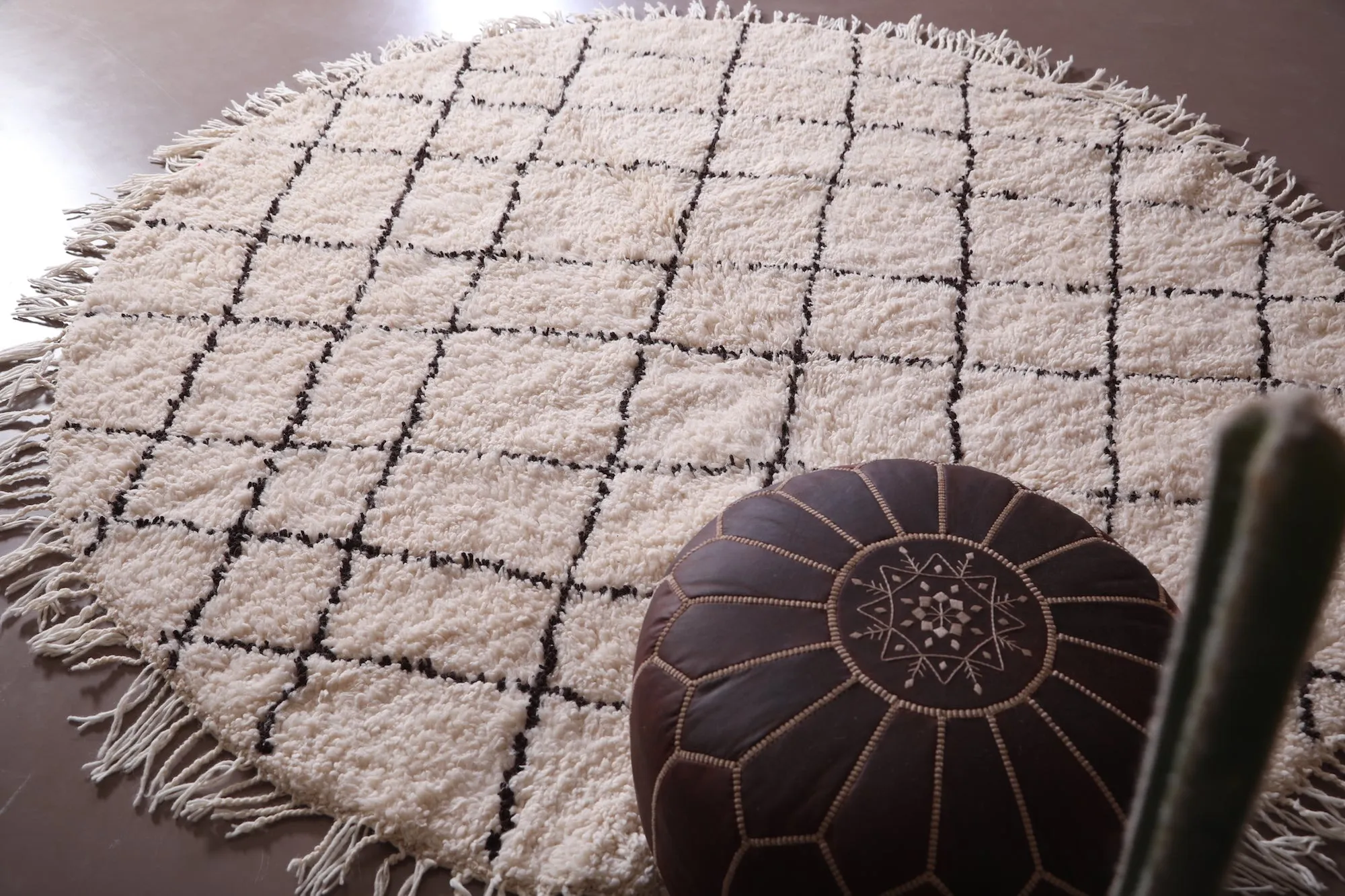 Round handmade rug - custom rounded berber rug