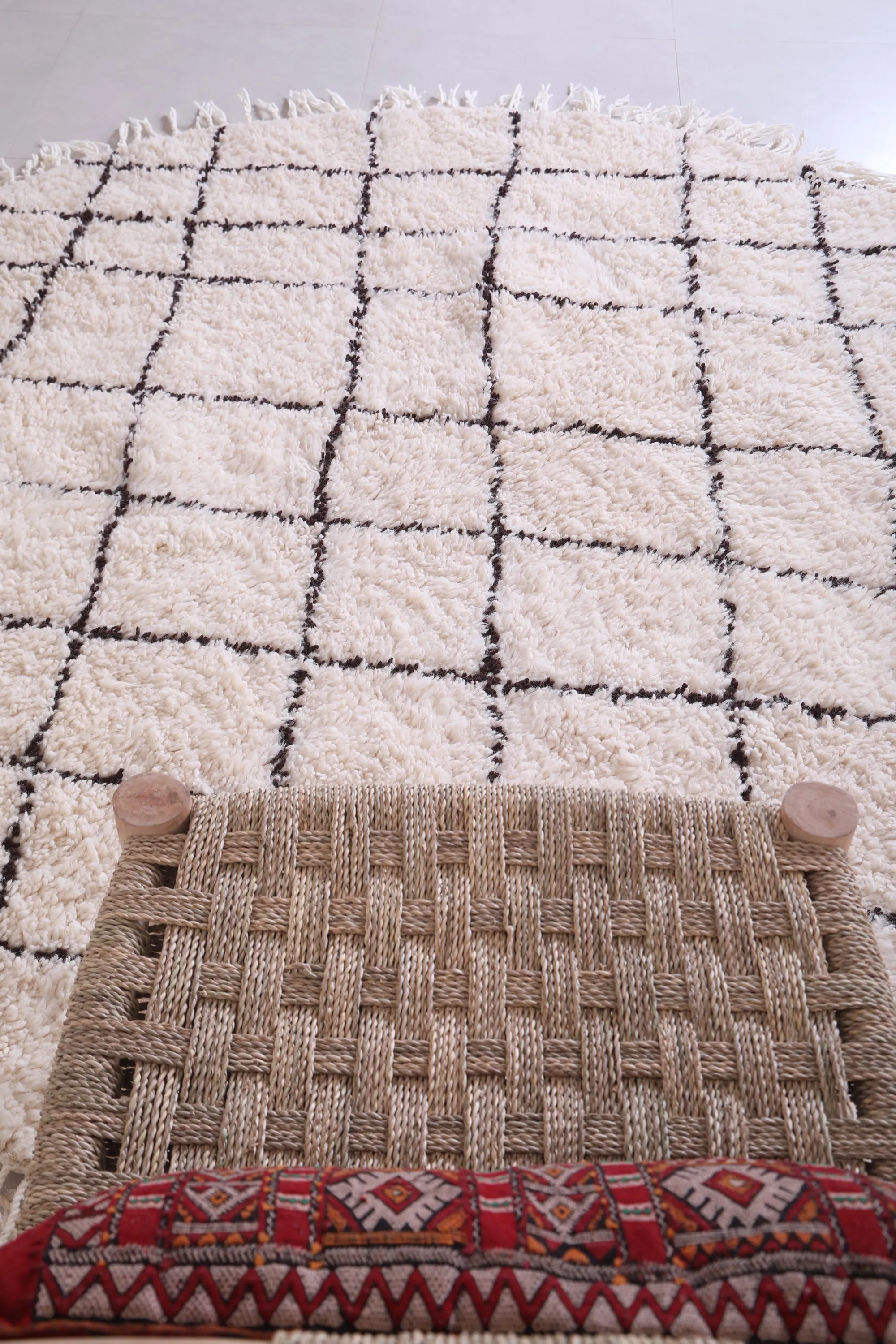 Round handmade rug - custom rounded berber rug