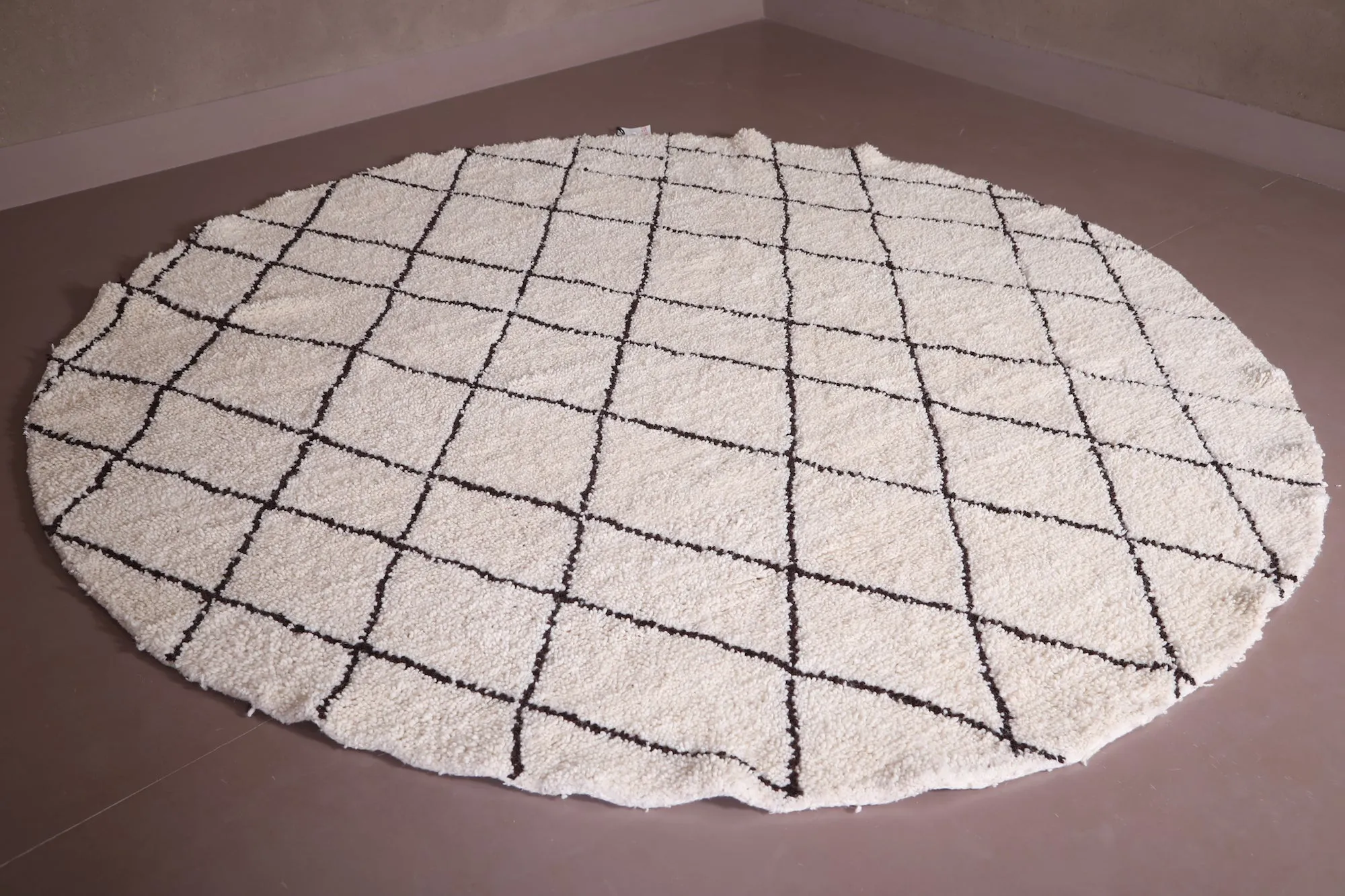 Round handmade rug - custom rounded berber rug
