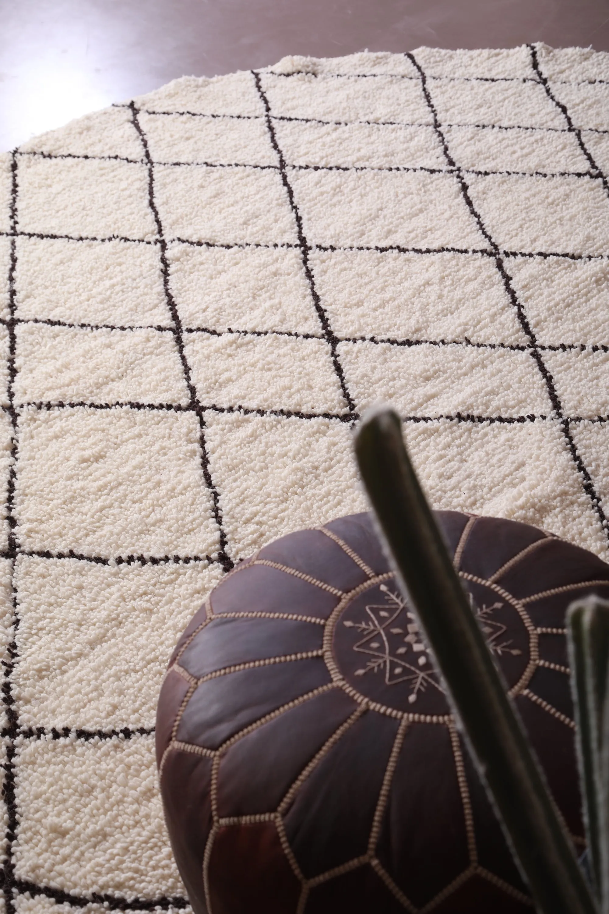 Round handmade rug - custom rounded berber rug