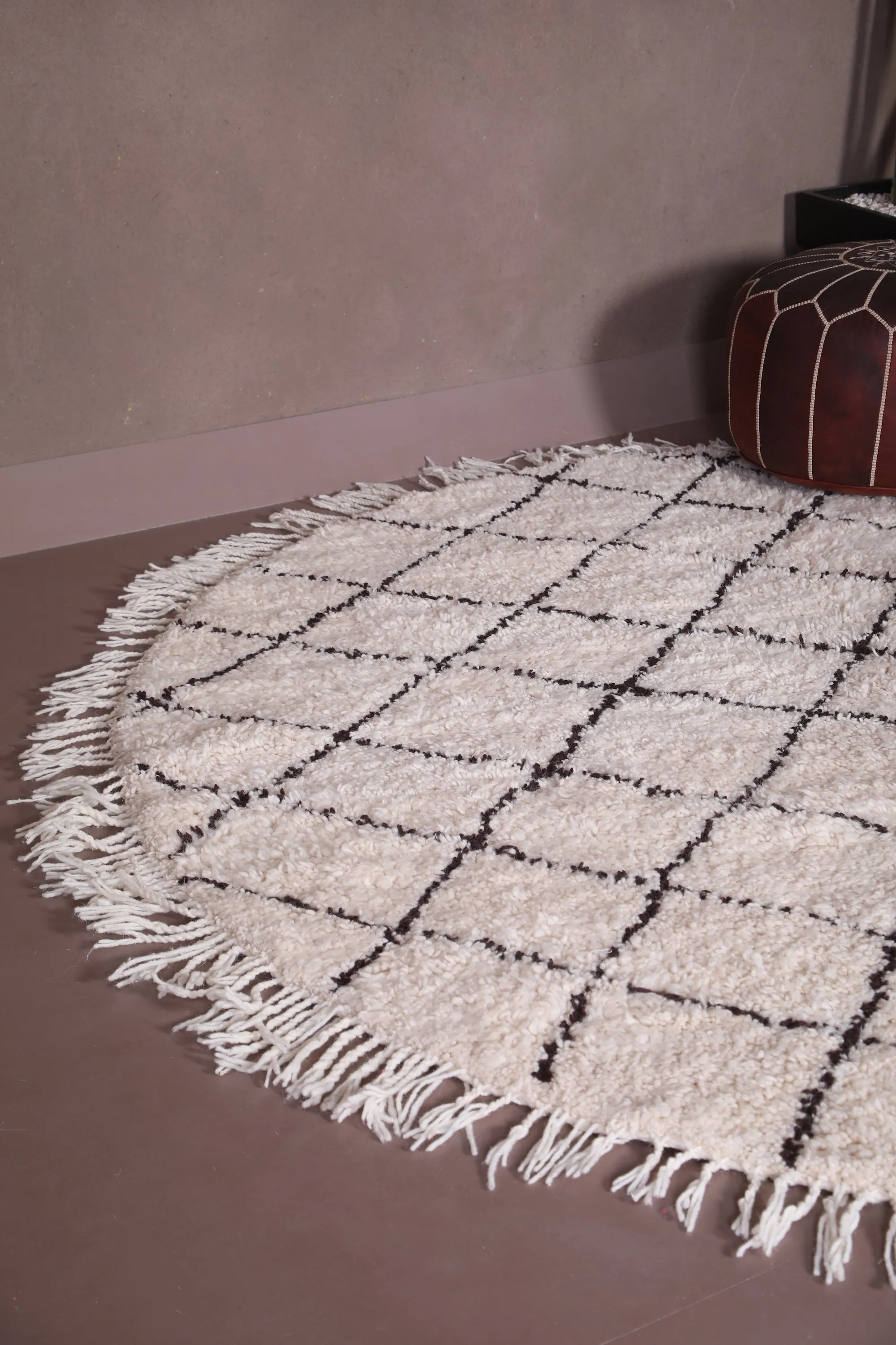 Round handmade rug - custom rounded berber rug