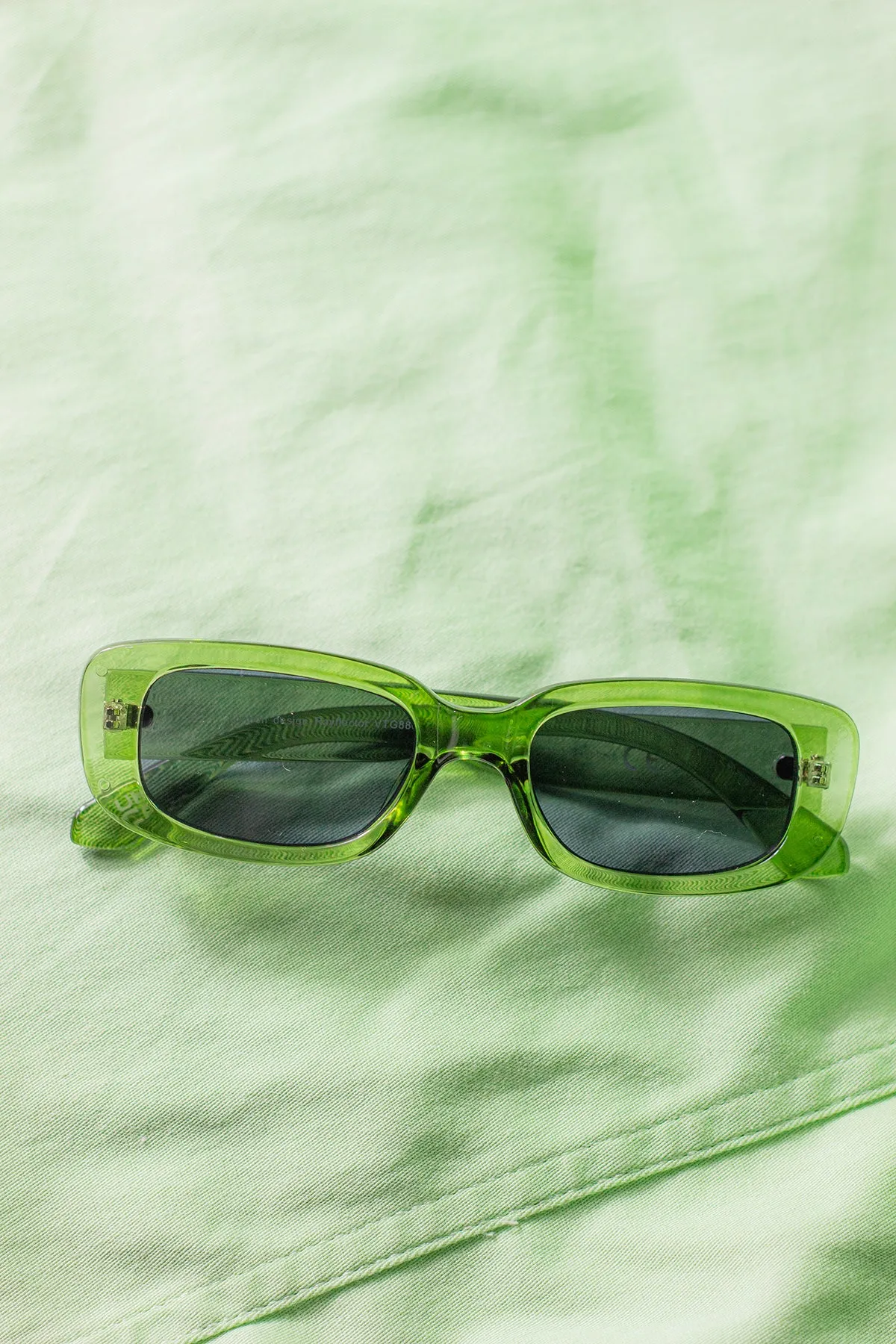 Rounded Rectangle 90s Look Sunglasses