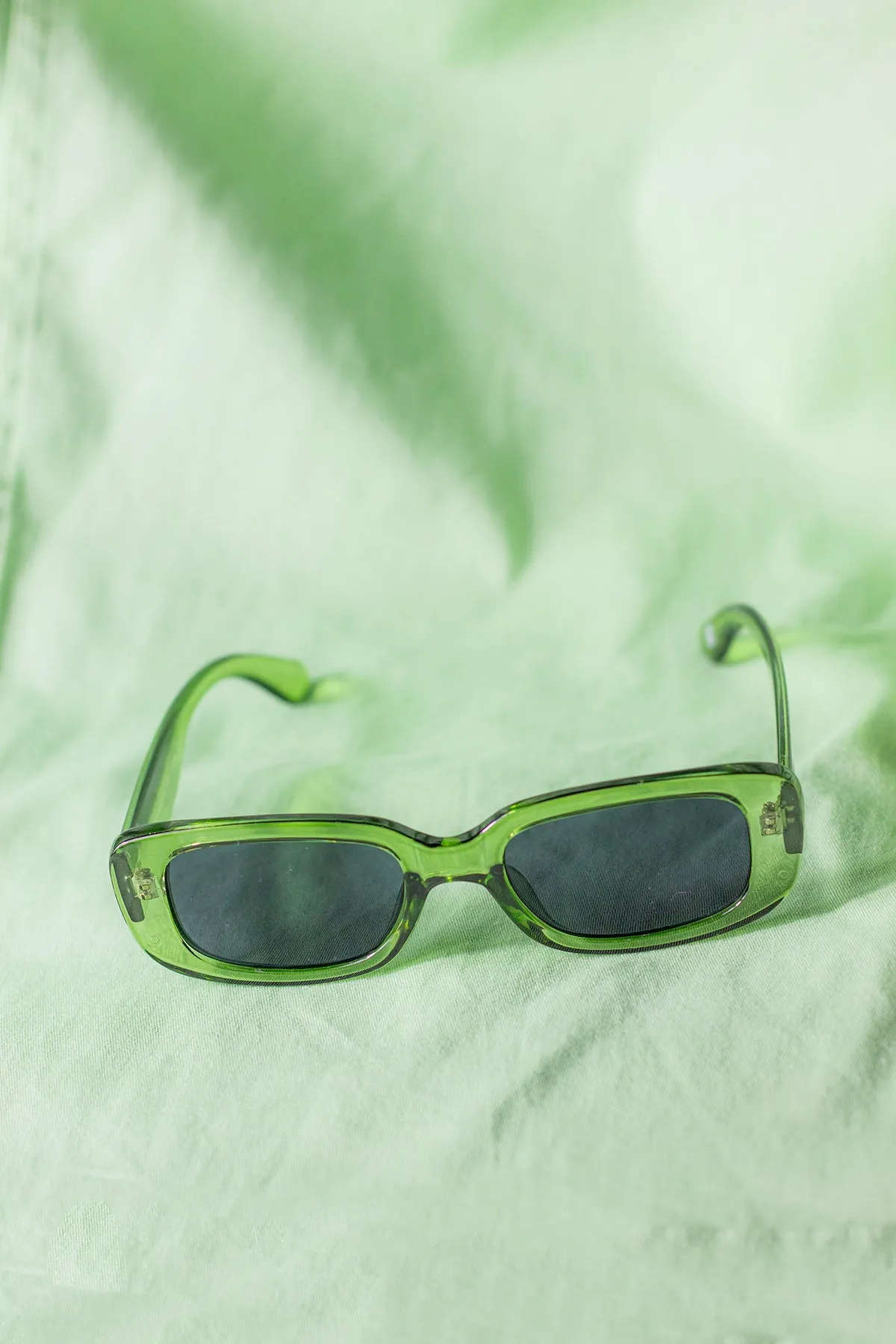 Rounded Rectangle 90s Look Sunglasses