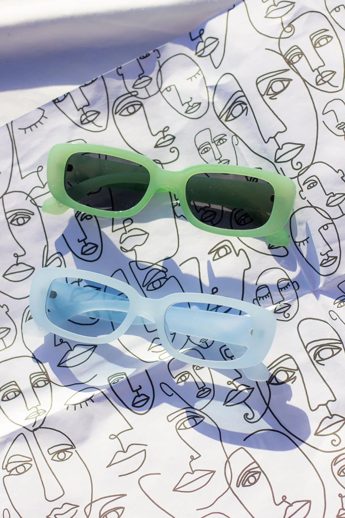 Rounded Rectangle 90s Look Sunglasses