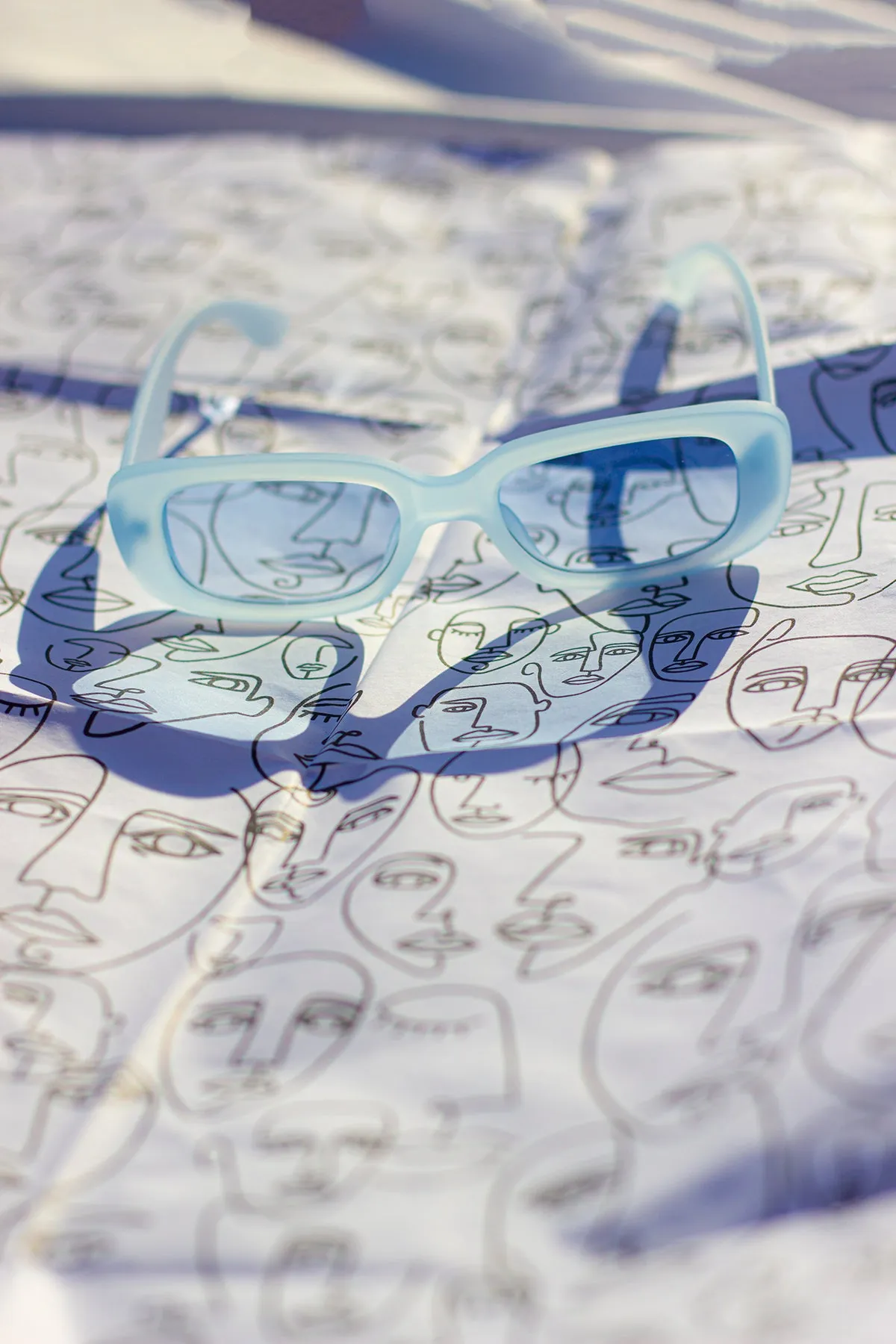 Rounded Rectangle 90s Look Sunglasses