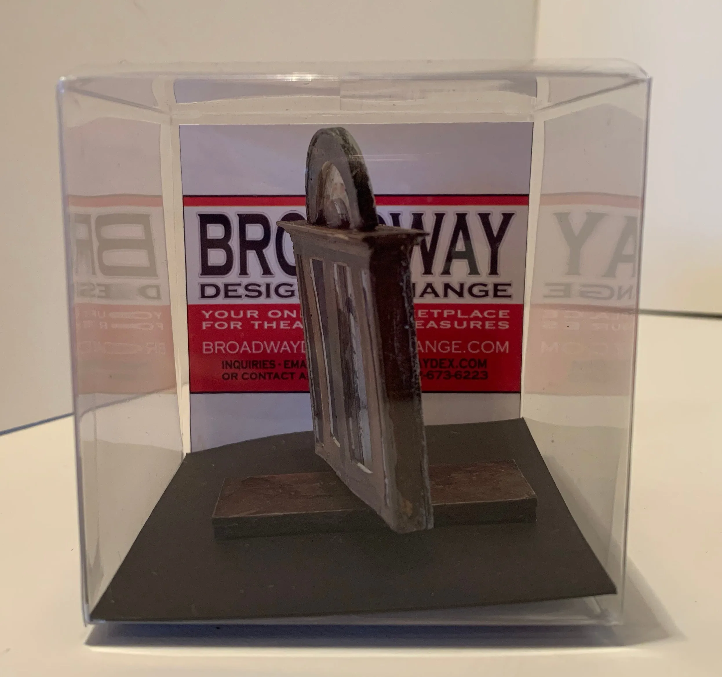 Show Bit - Window/Door Unit by Anna Louizos