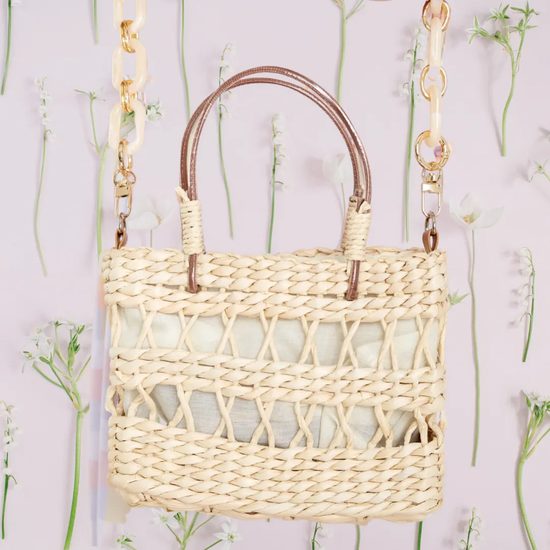 SMALL WOVEN STRAW BEACH BAG