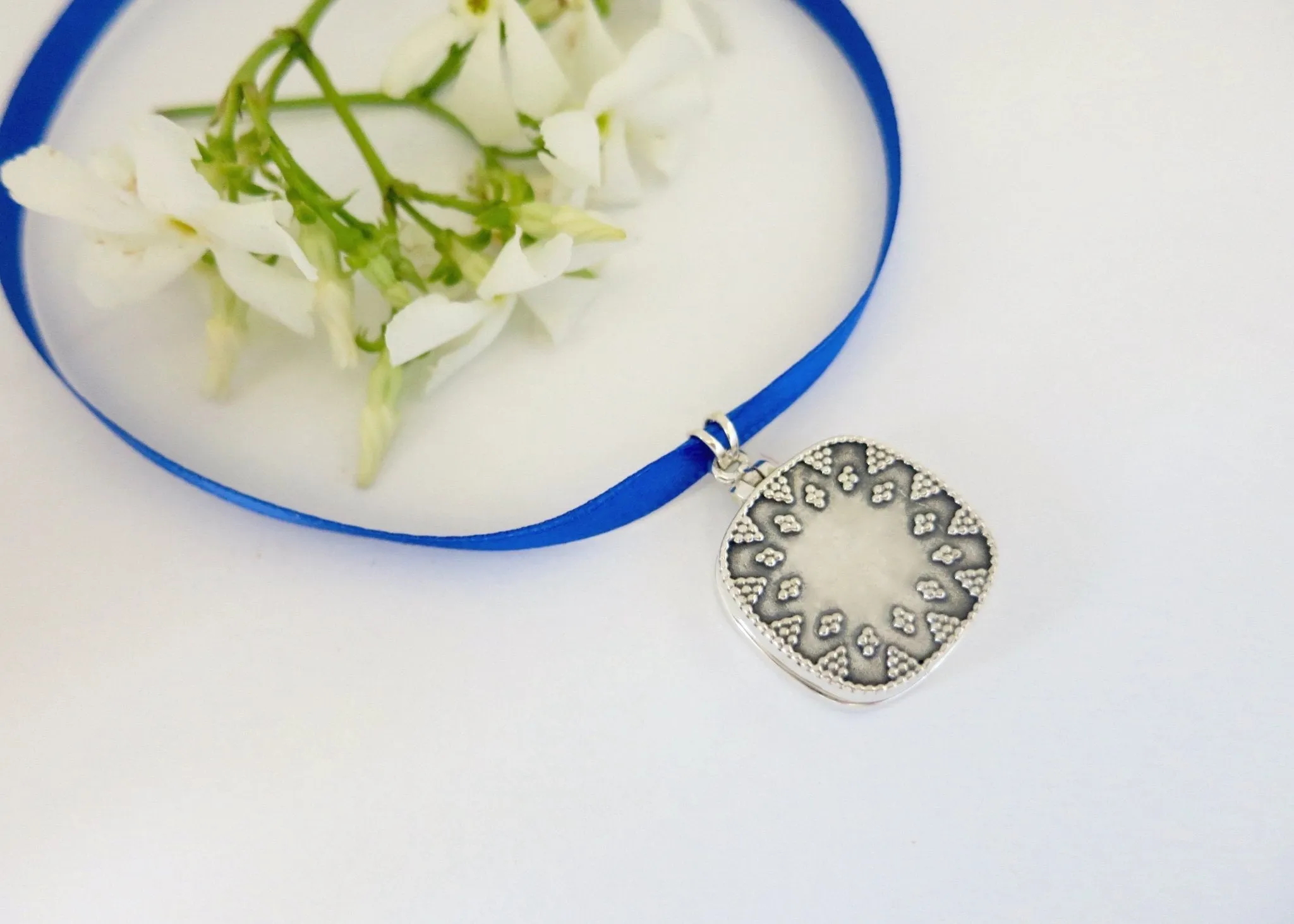 Square locket rakhi (PBR-009)