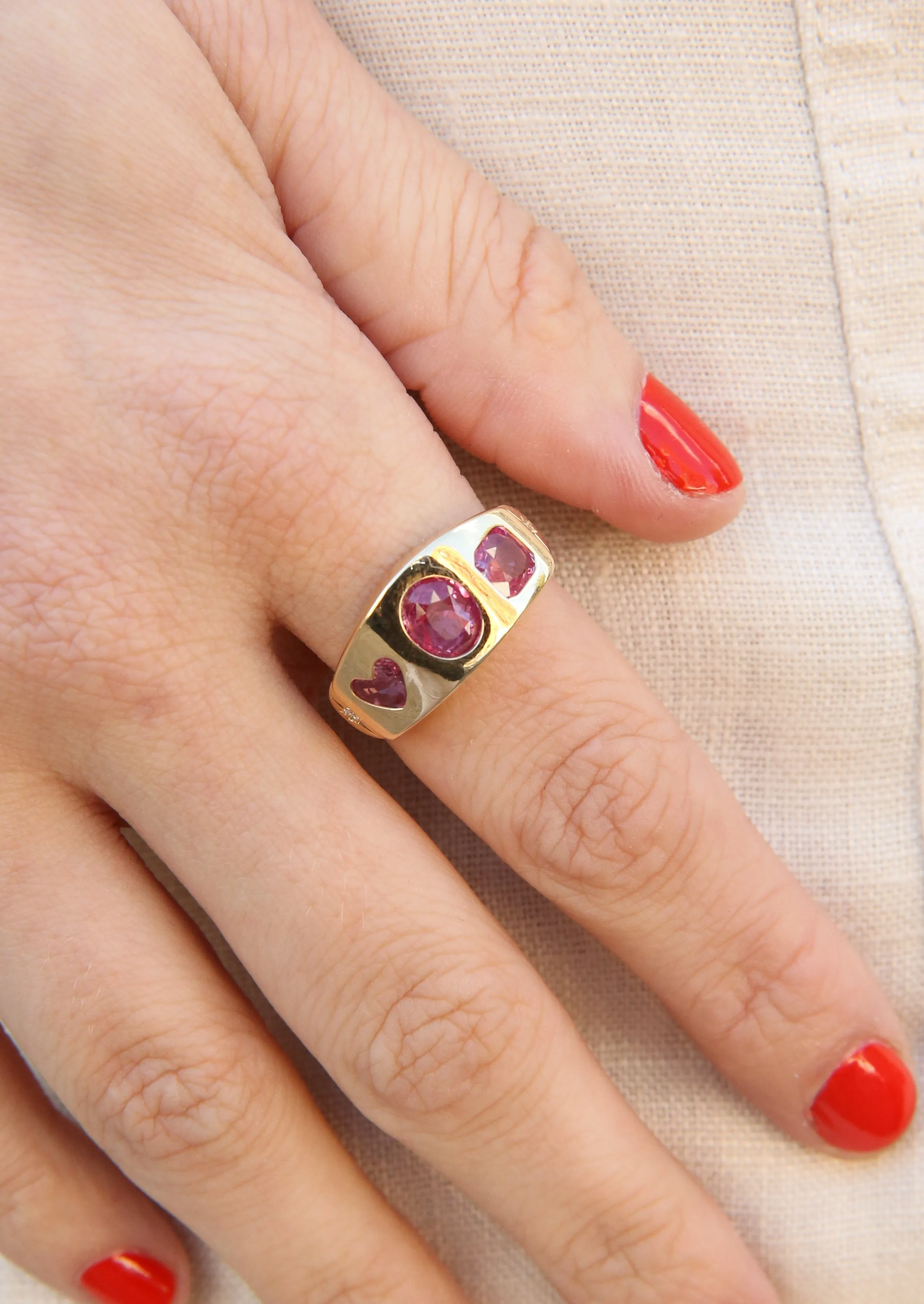 The Everlasting Love Ring with Pink Sapphires